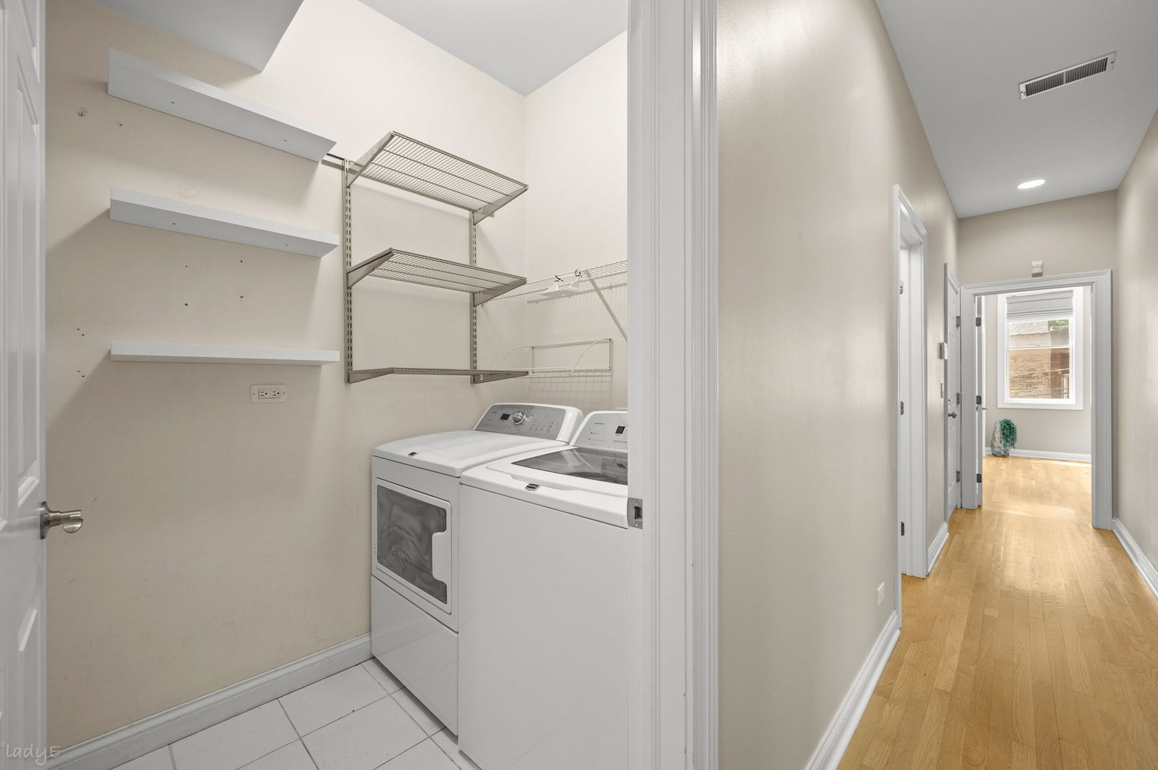 2323 W MONTROSE Avenue Unit: 2W