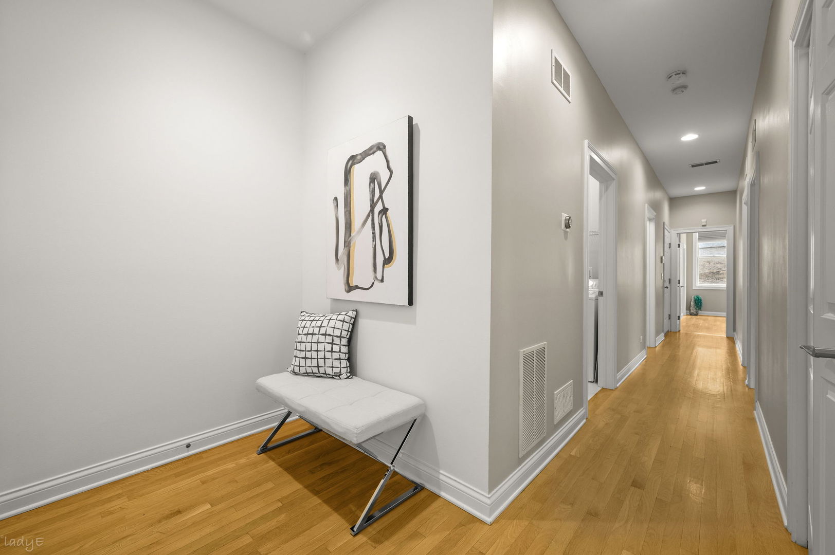 2323 W MONTROSE Avenue Unit: 2W