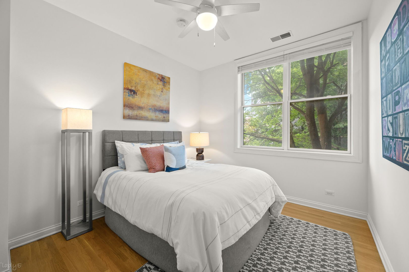 2323 W MONTROSE Avenue Unit: 2W