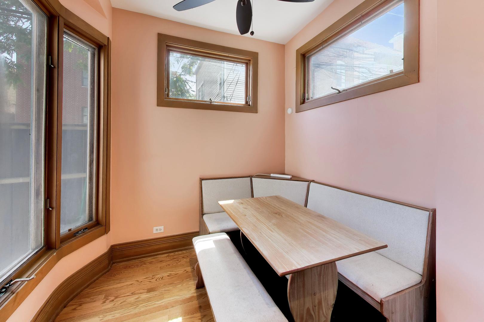 3807 N Alta Vista Terrace