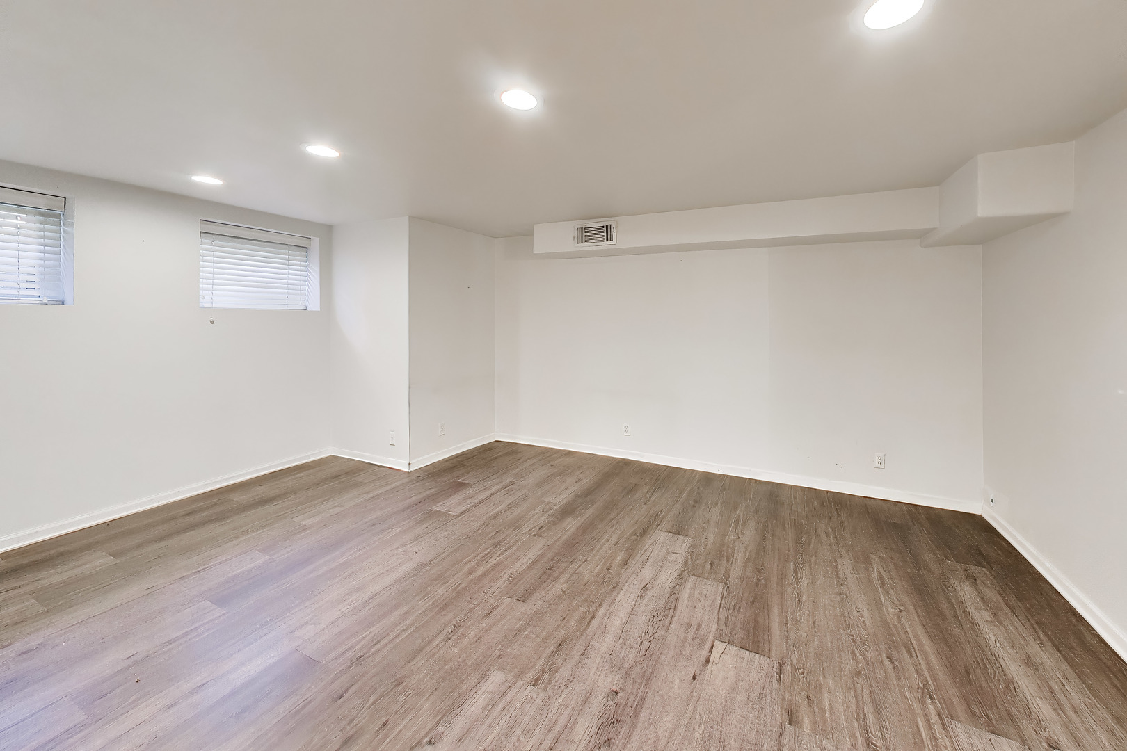 3807 N Alta Vista Terrace