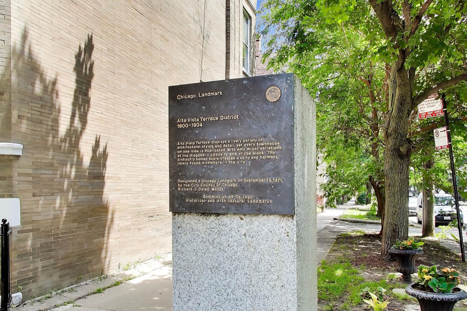 3807 N Alta Vista Terrace