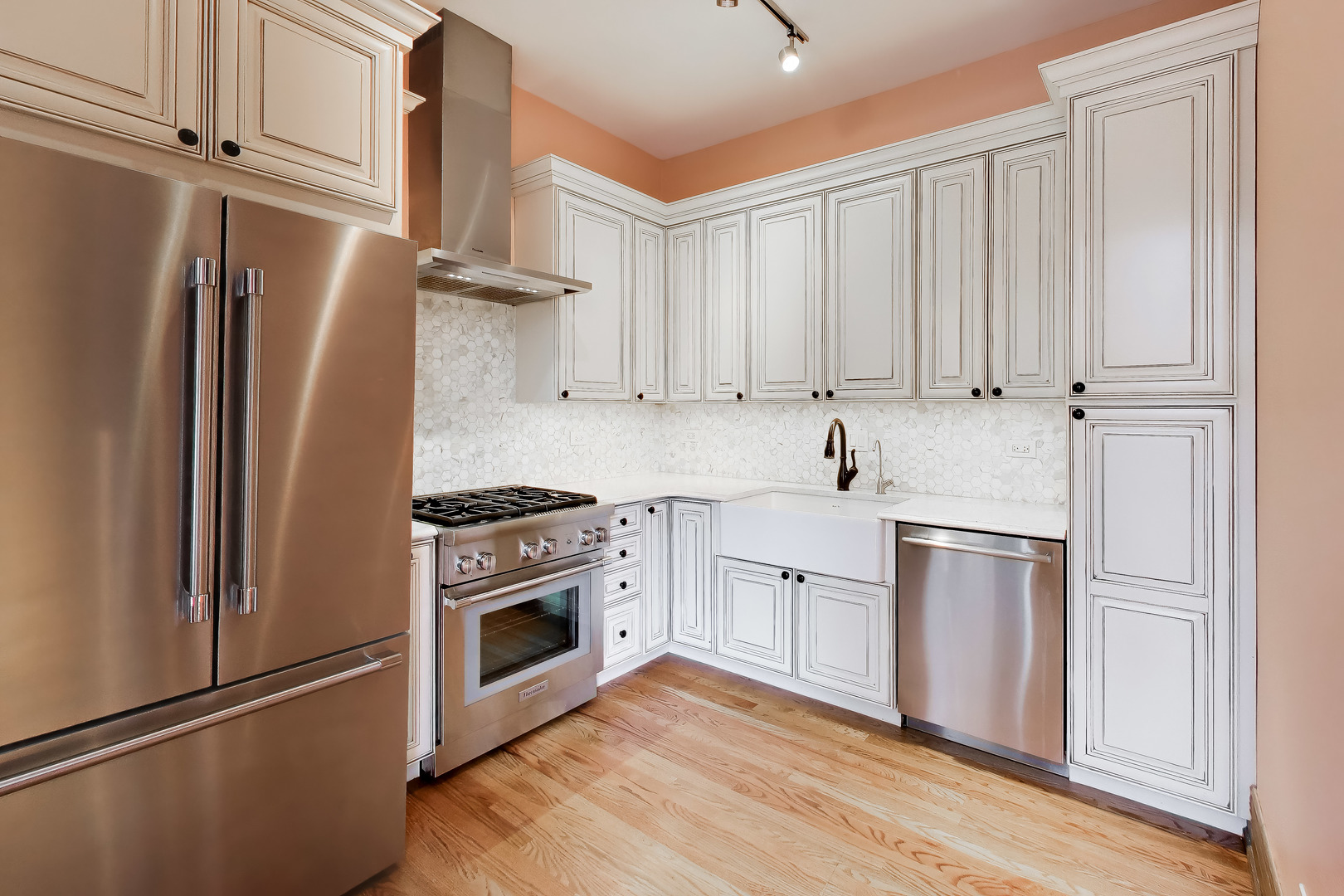 3807 N Alta Vista Terrace