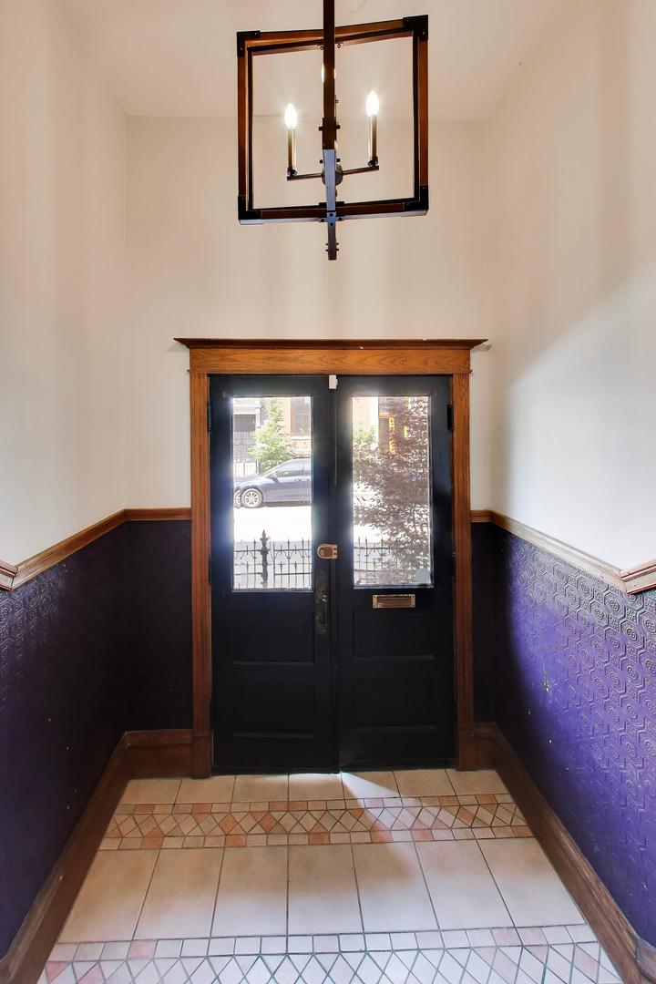 3807 N Alta Vista Terrace