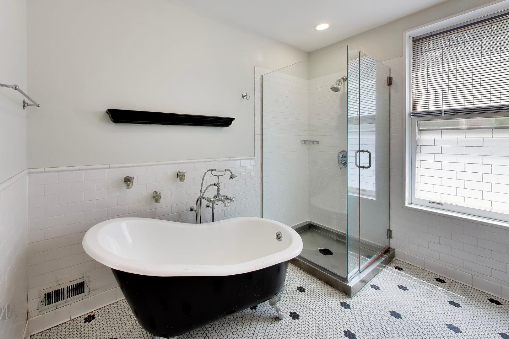 3807 N Alta Vista Terrace