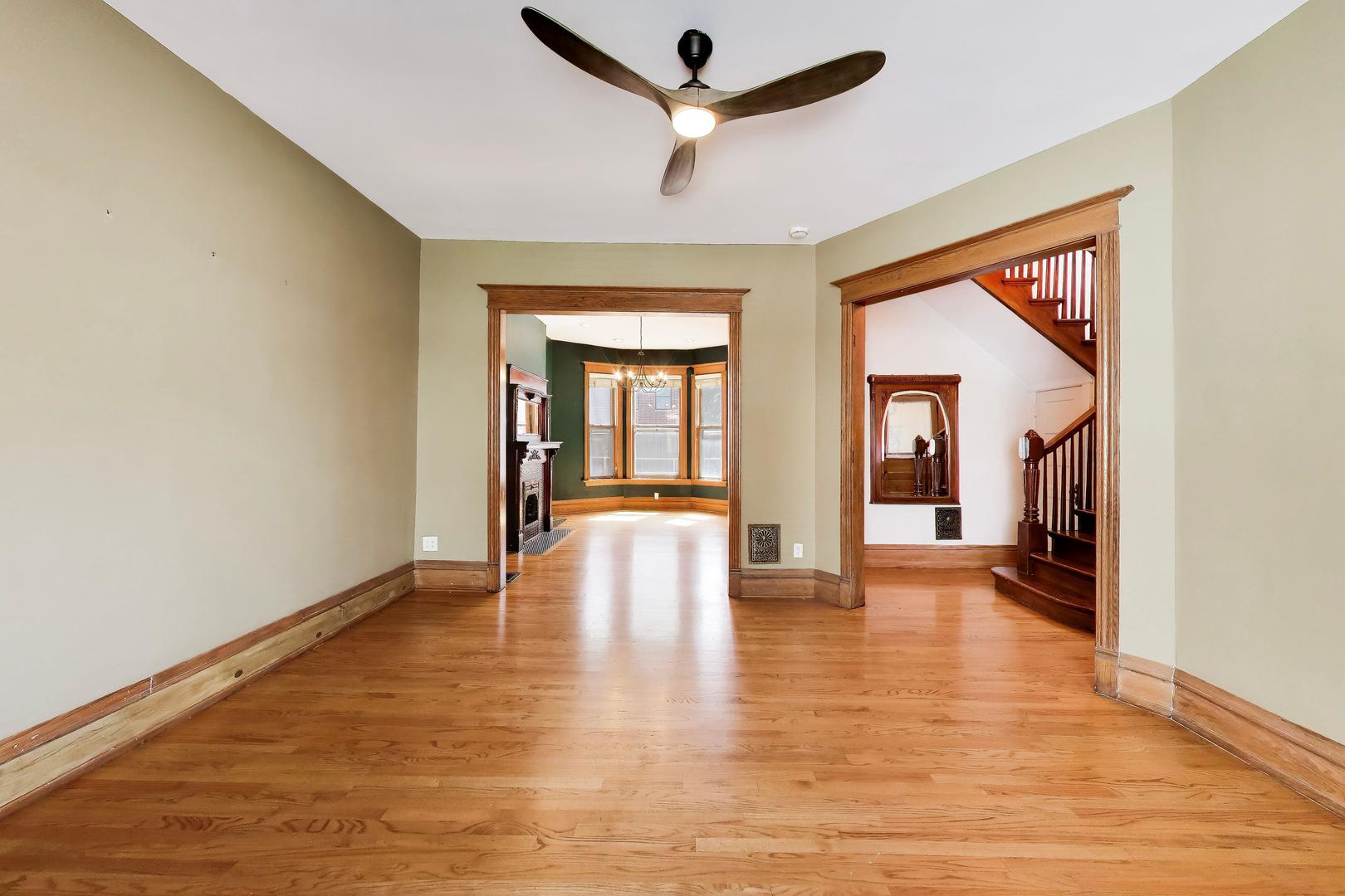 3807 N Alta Vista Terrace
