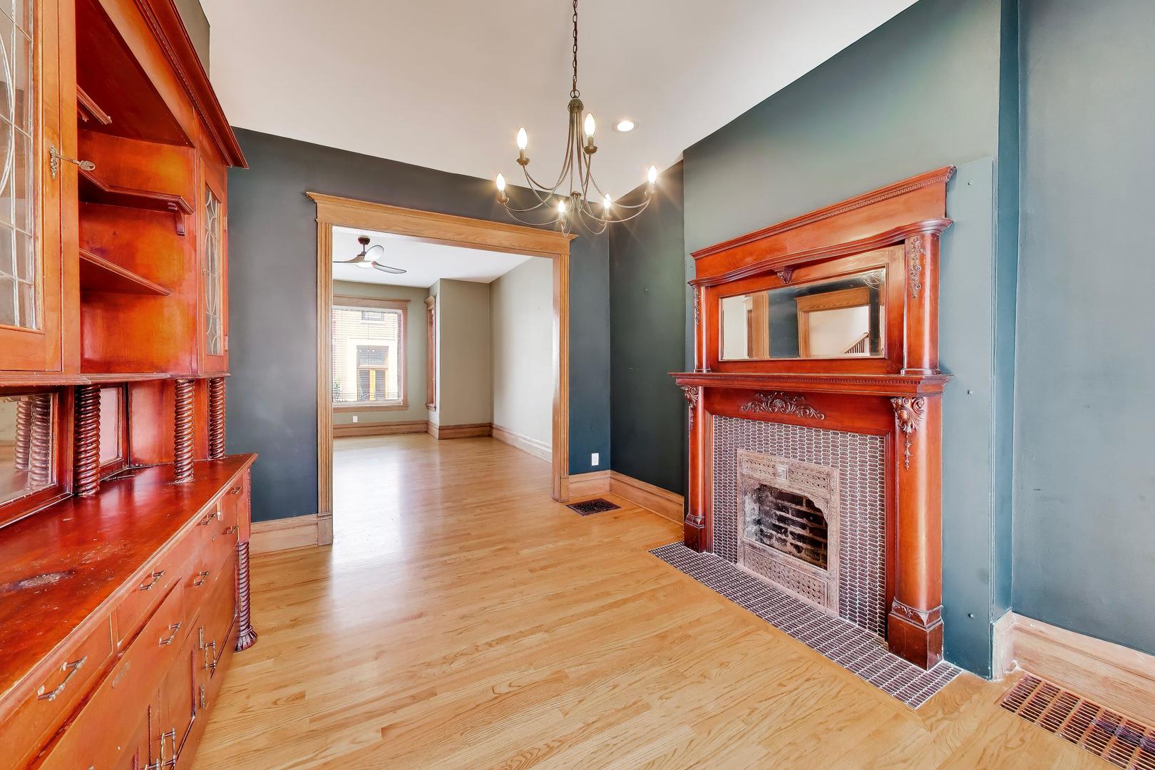 3807 N Alta Vista Terrace