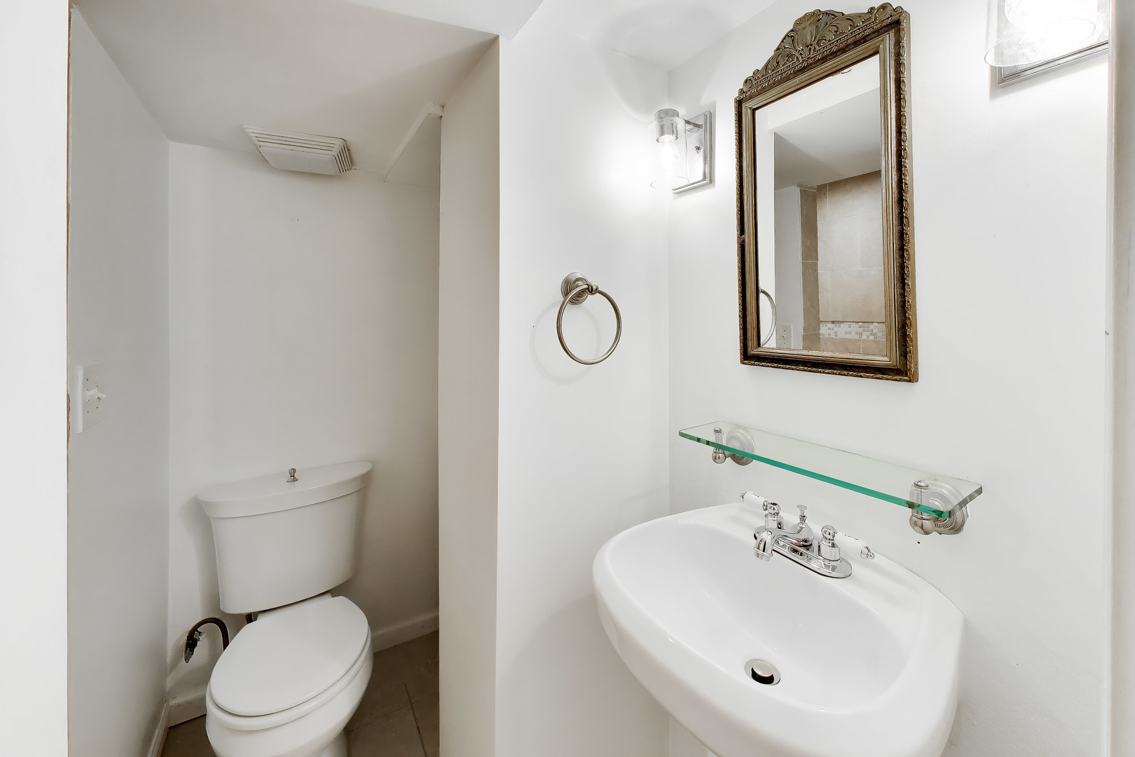 3807 N Alta Vista Terrace