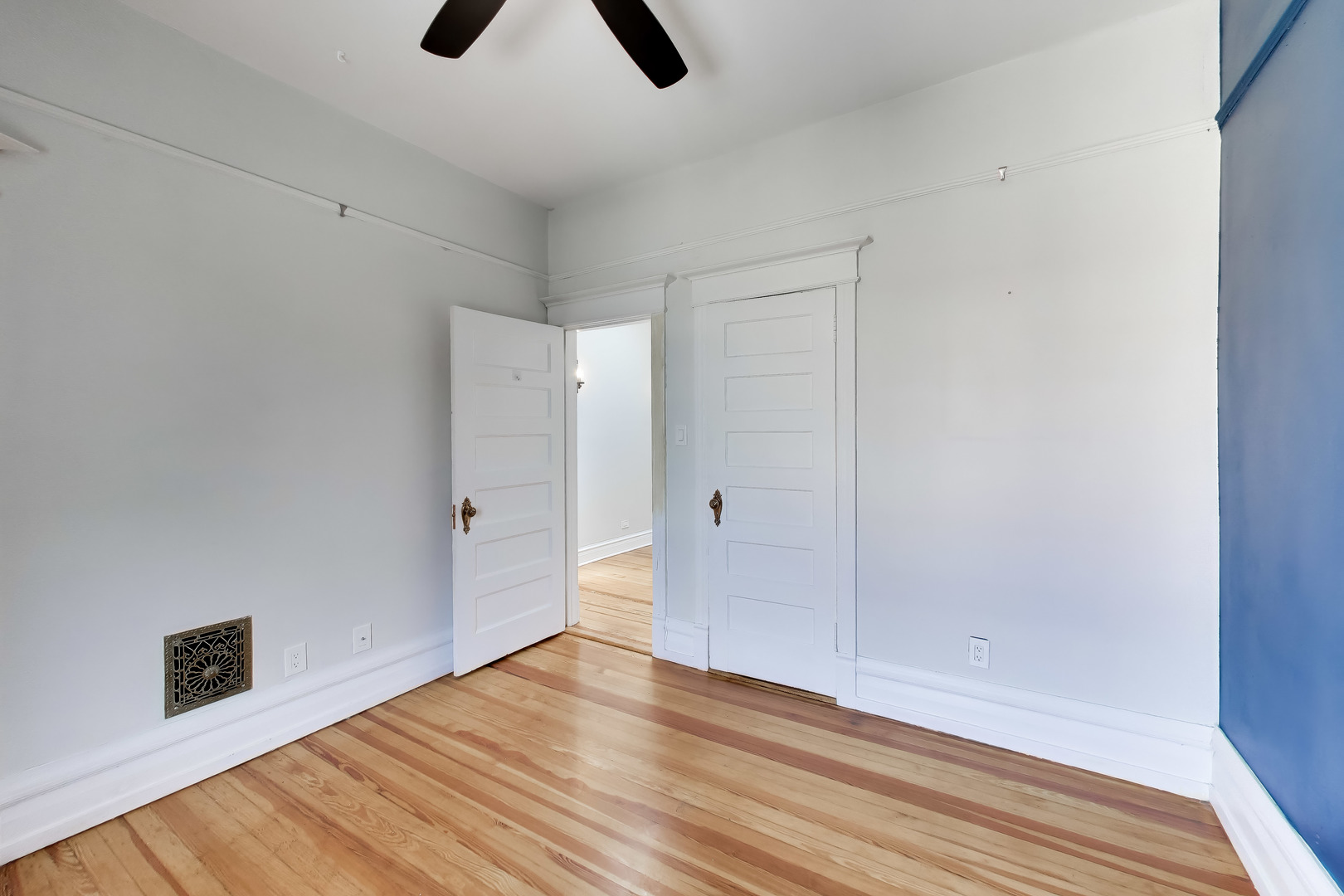 3807 N Alta Vista Terrace