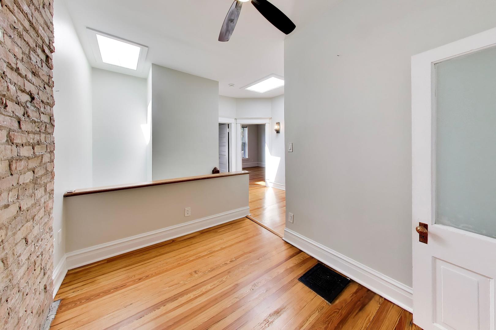 3807 N Alta Vista Terrace