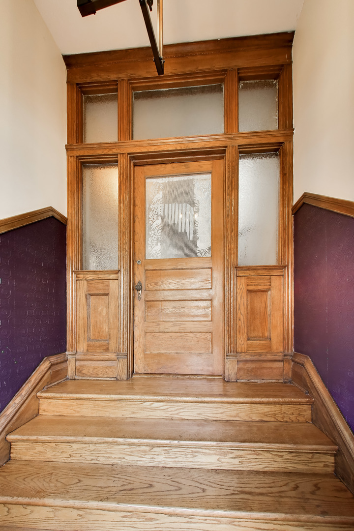 3807 N Alta Vista Terrace