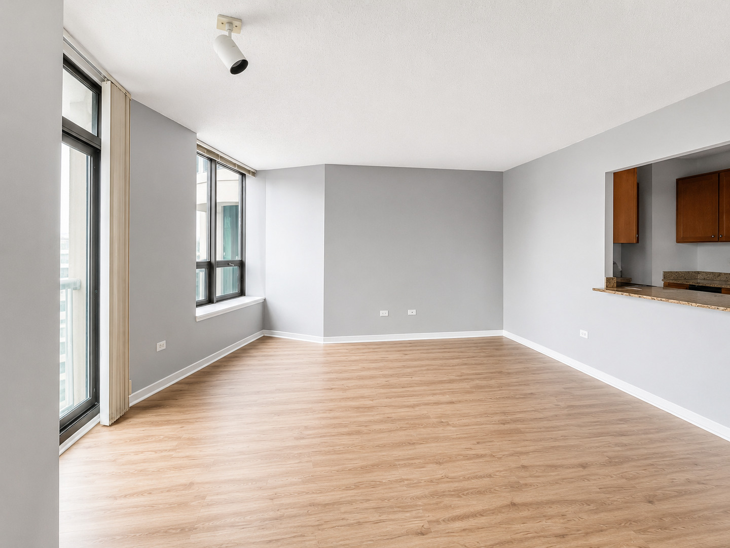 400 N LaSalle Street Unit: 1312