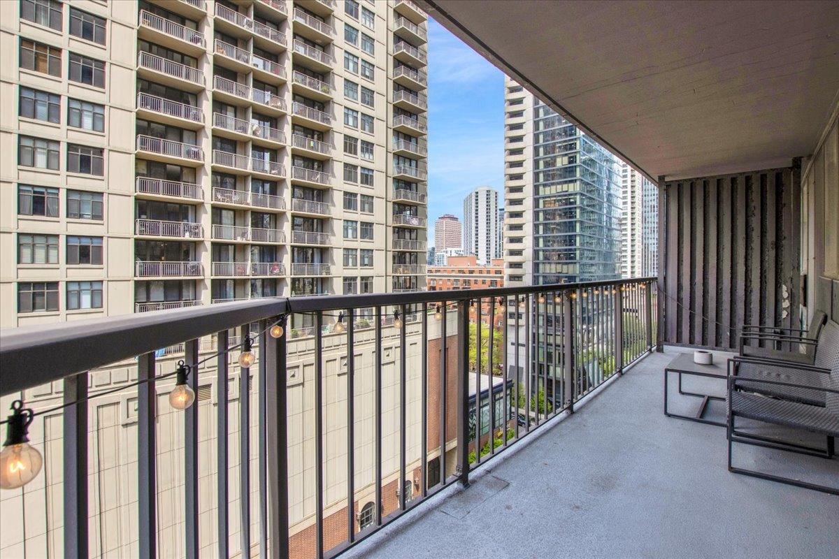 10 E Ontario Street Unit: 905