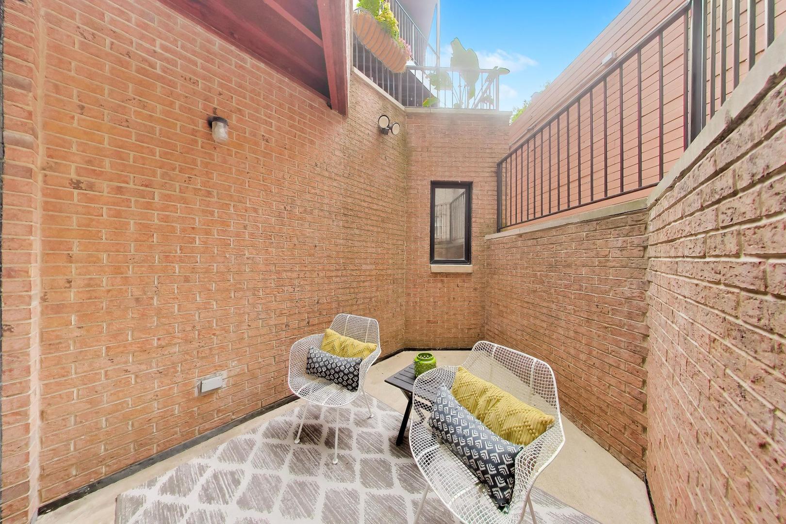1887 N POE Street Unit: 1R