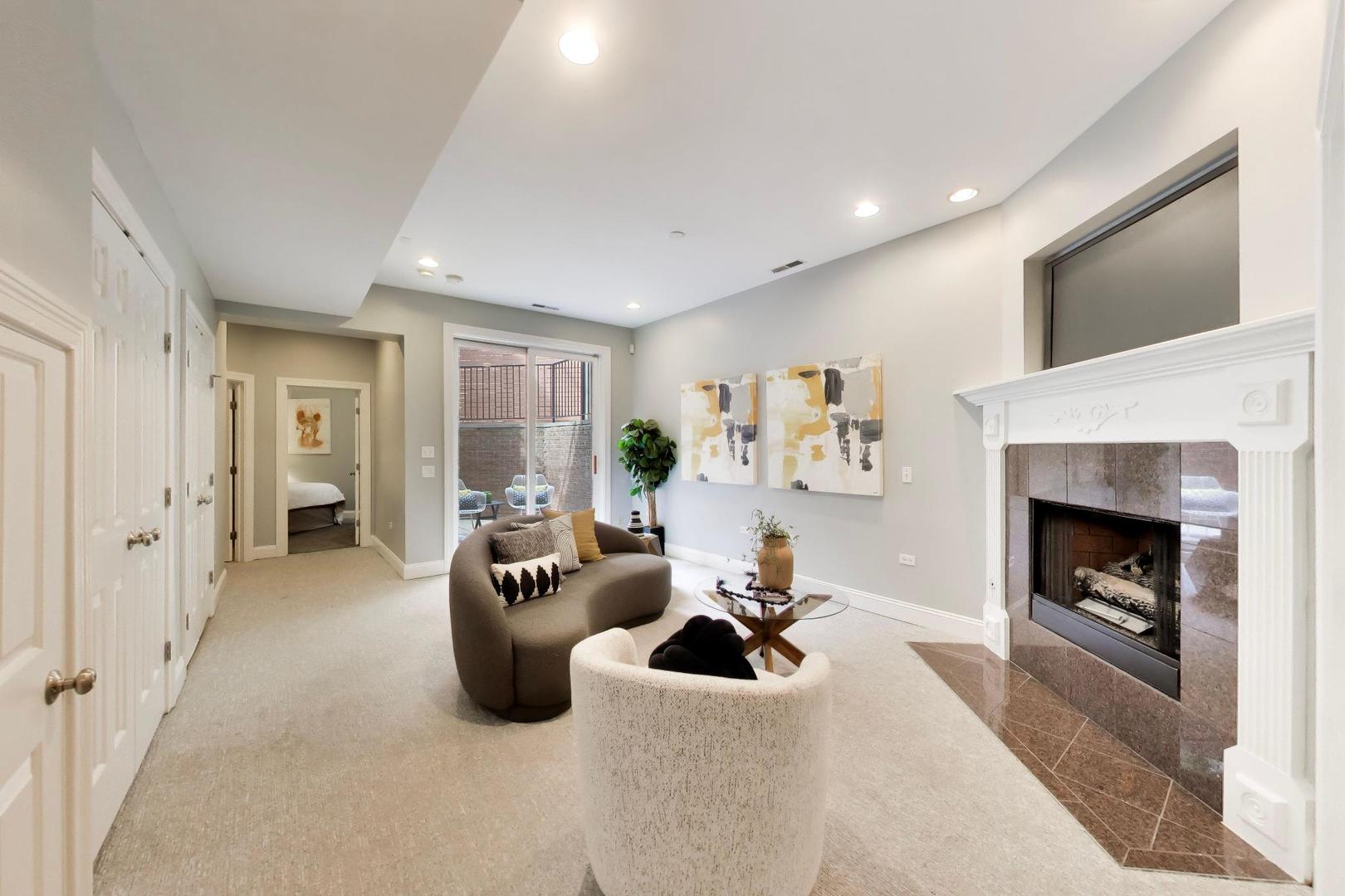 1887 N POE Street Unit: 1R