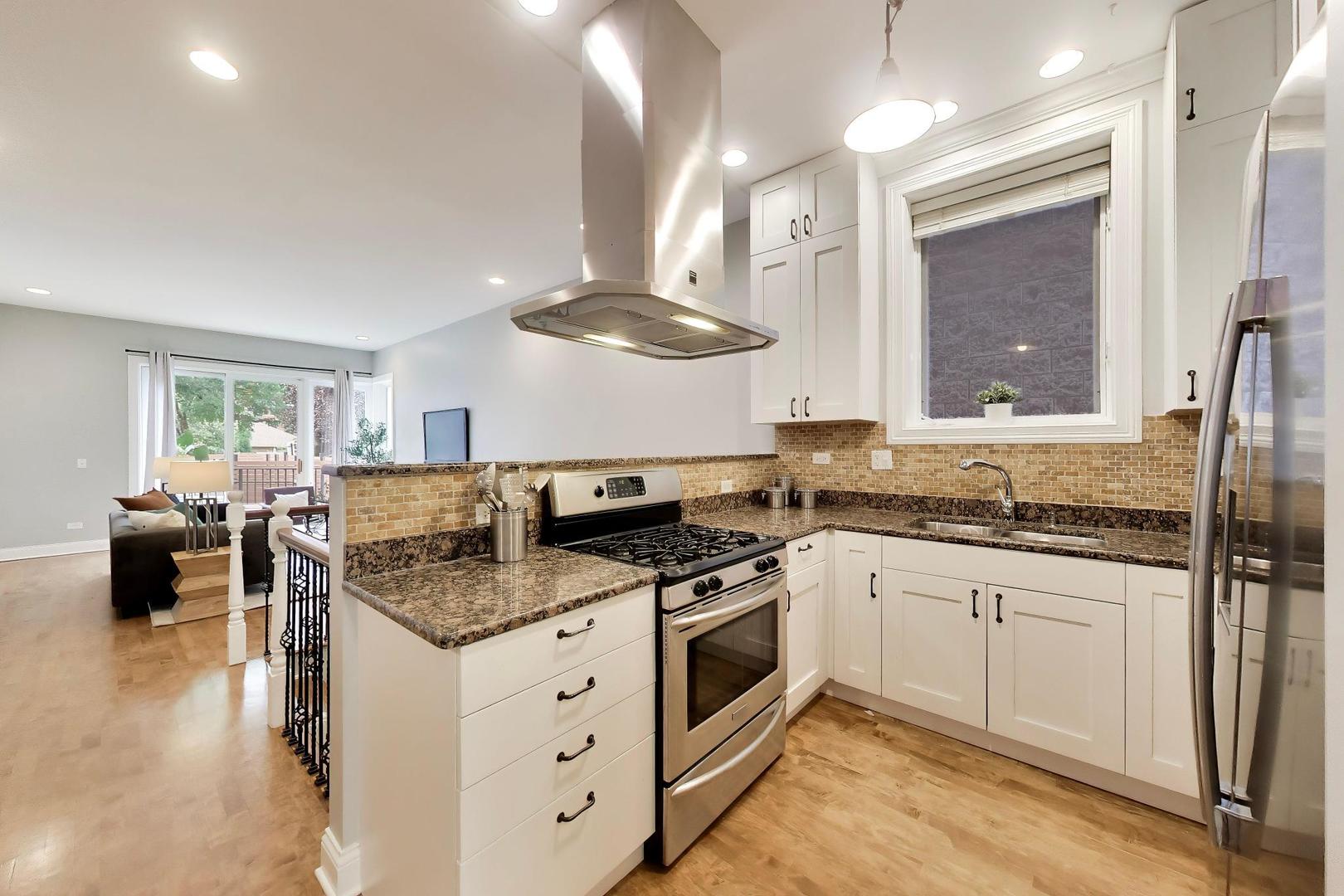 1887 N POE Street Unit: 1R