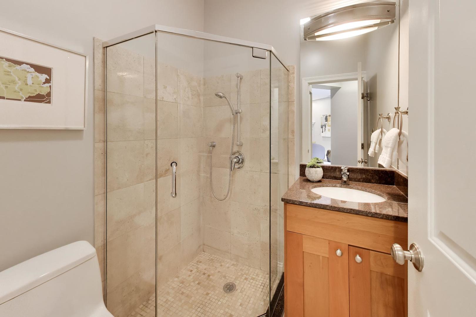 1887 N POE Street Unit: 1R