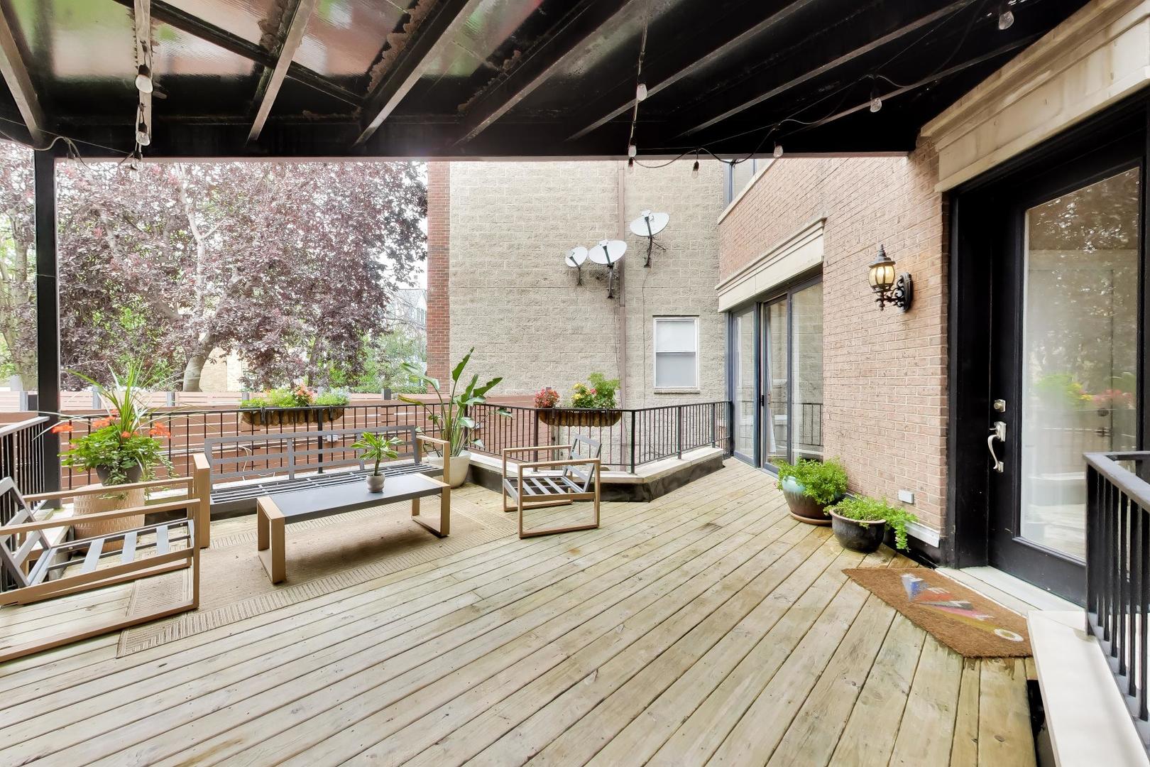 1887 N POE Street Unit: 1R