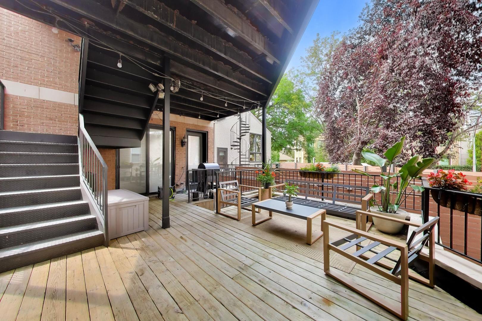 1887 N POE Street Unit: 1R