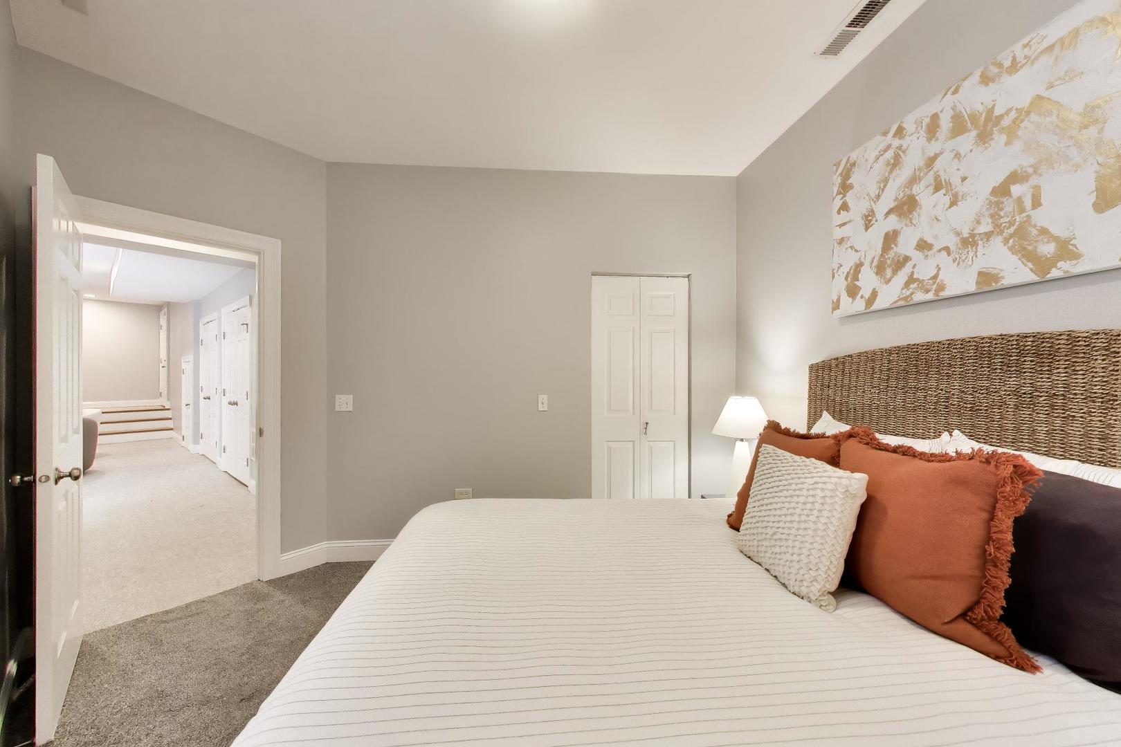 1887 N POE Street Unit: 1R