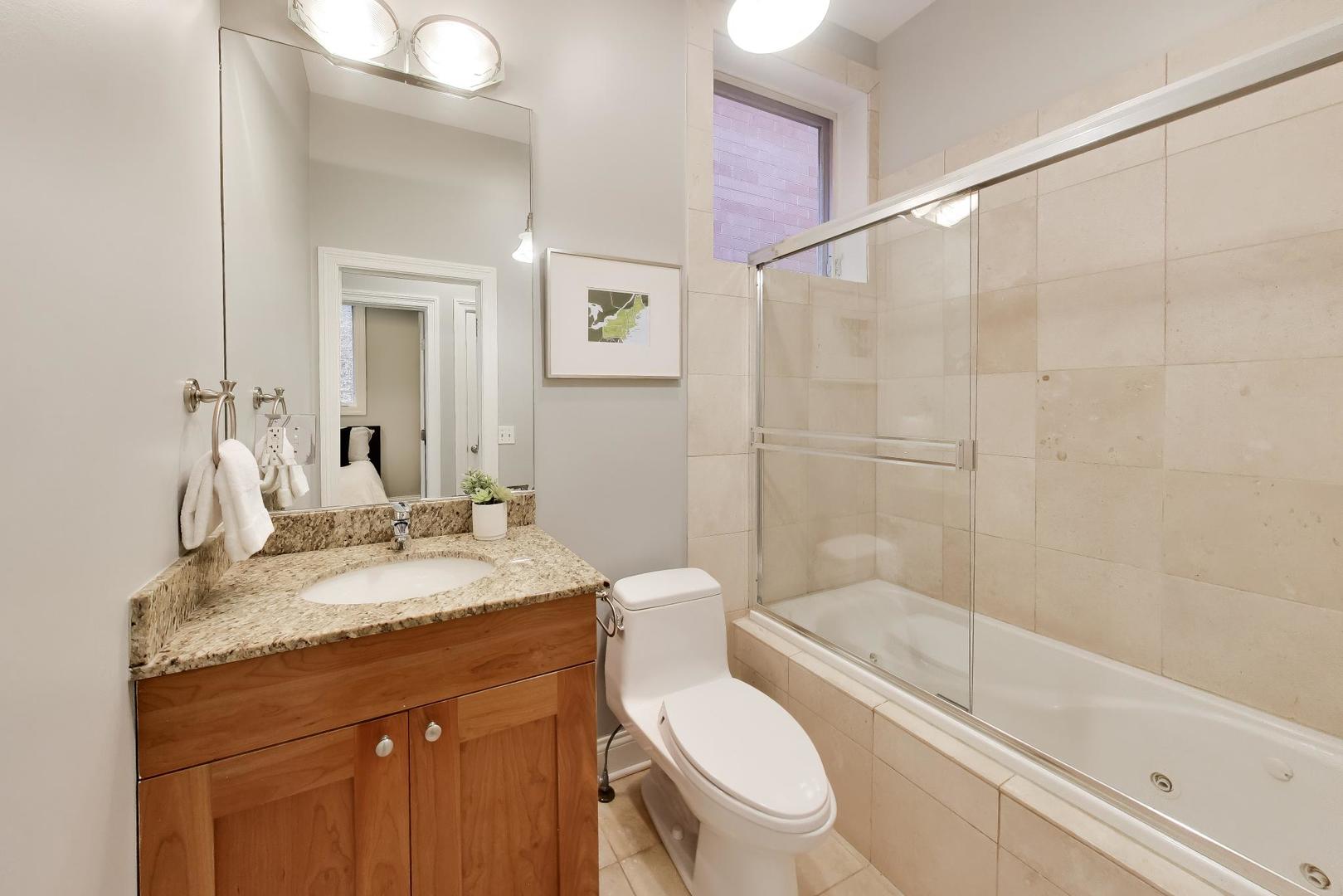 1887 N POE Street Unit: 1R