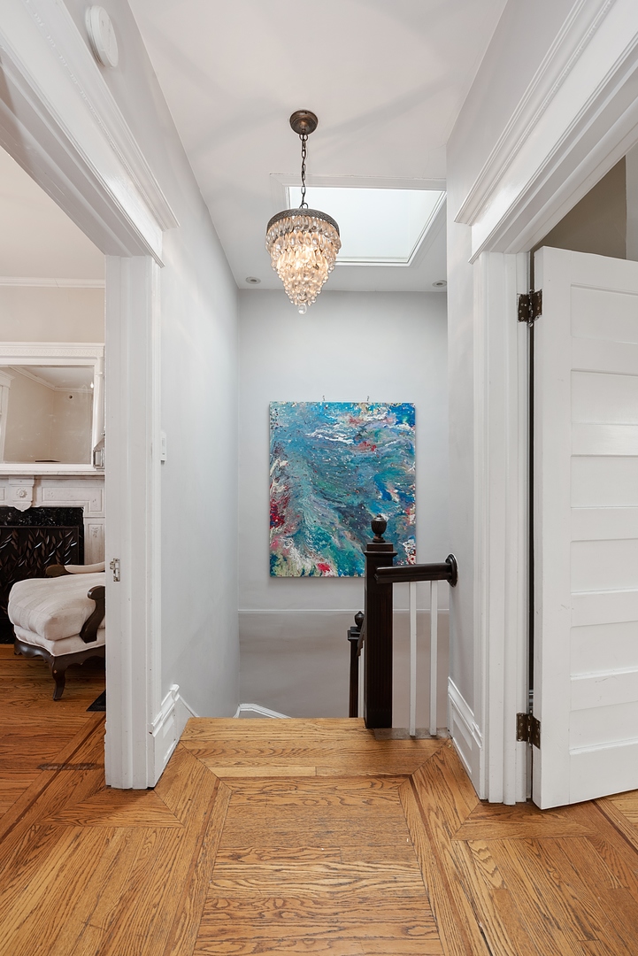 3823 N Alta Vista Terrace