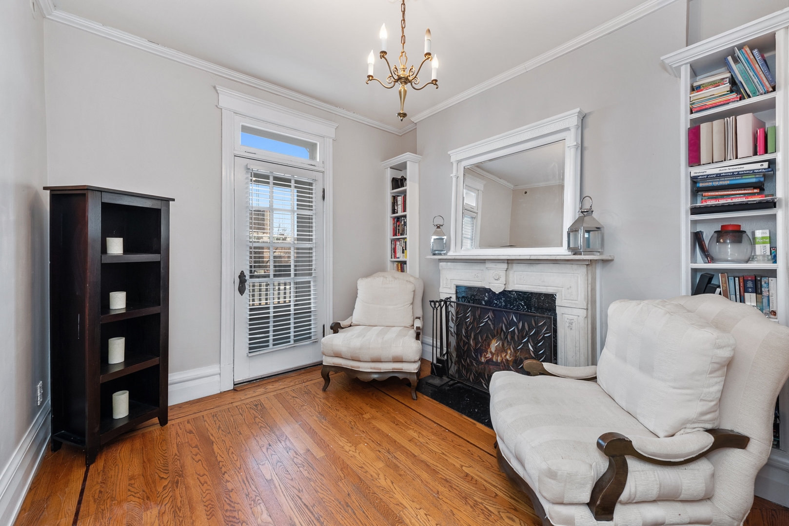 3823 N Alta Vista Terrace