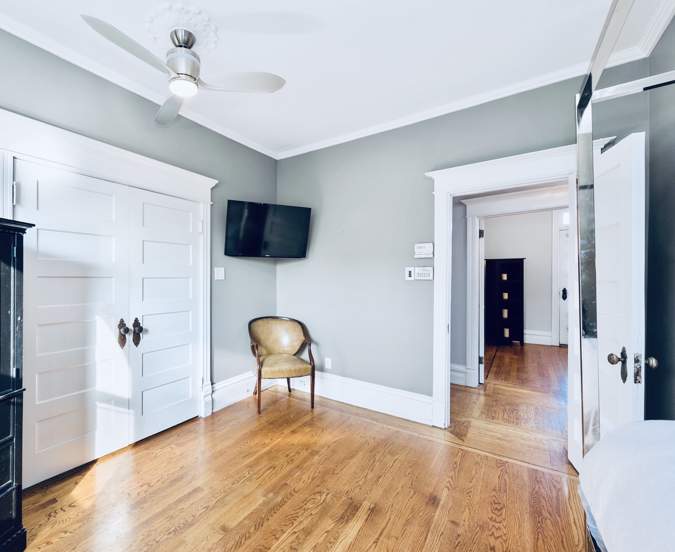 3823 N Alta Vista Terrace