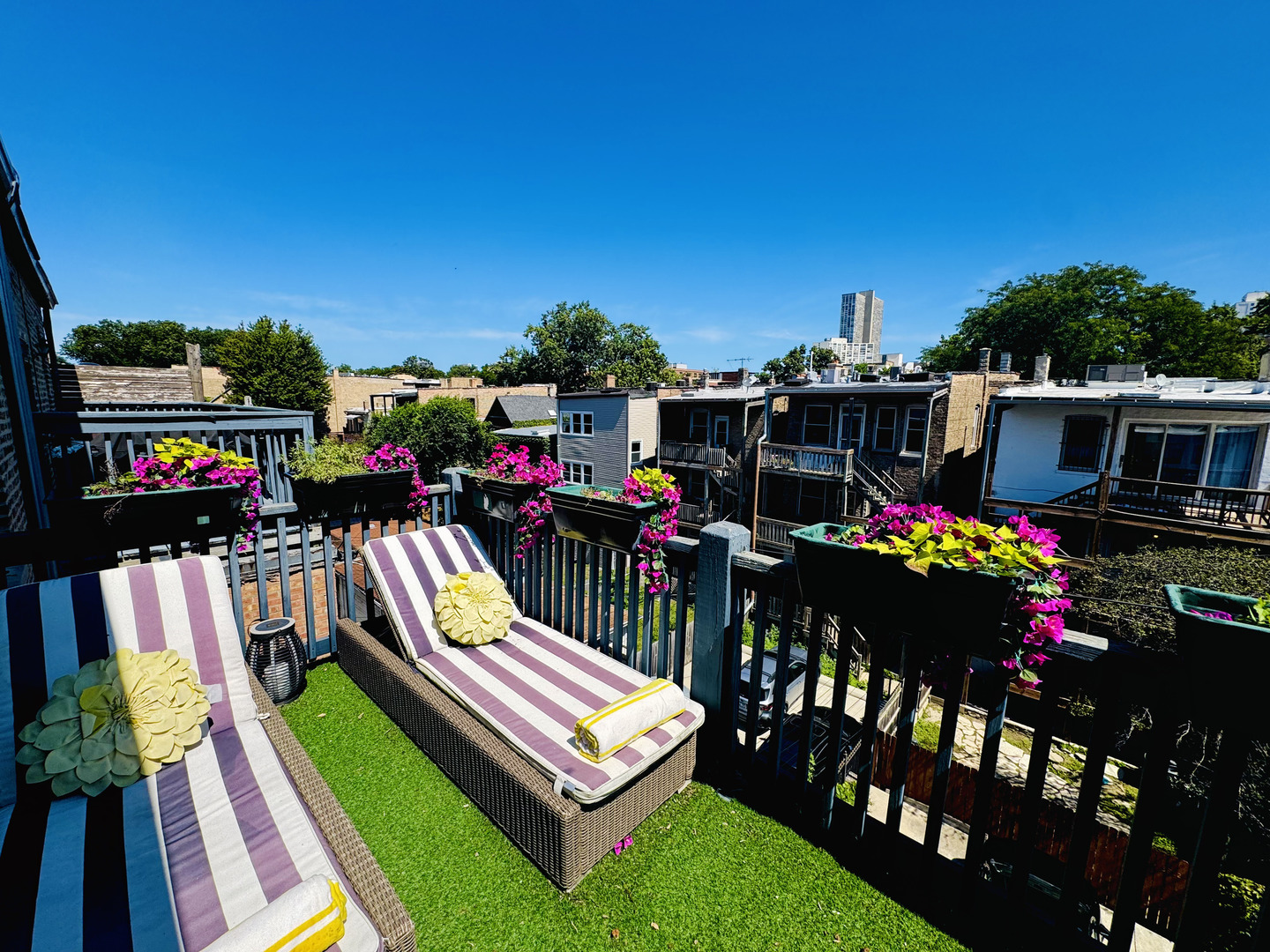 3823 N Alta Vista Terrace