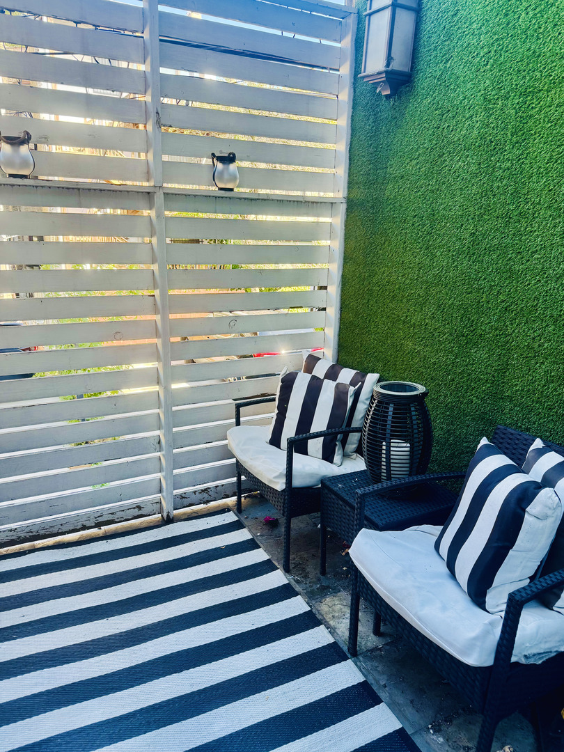 3823 N Alta Vista Terrace