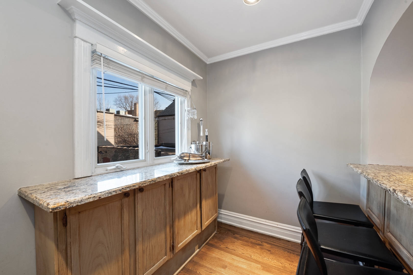 3823 N Alta Vista Terrace