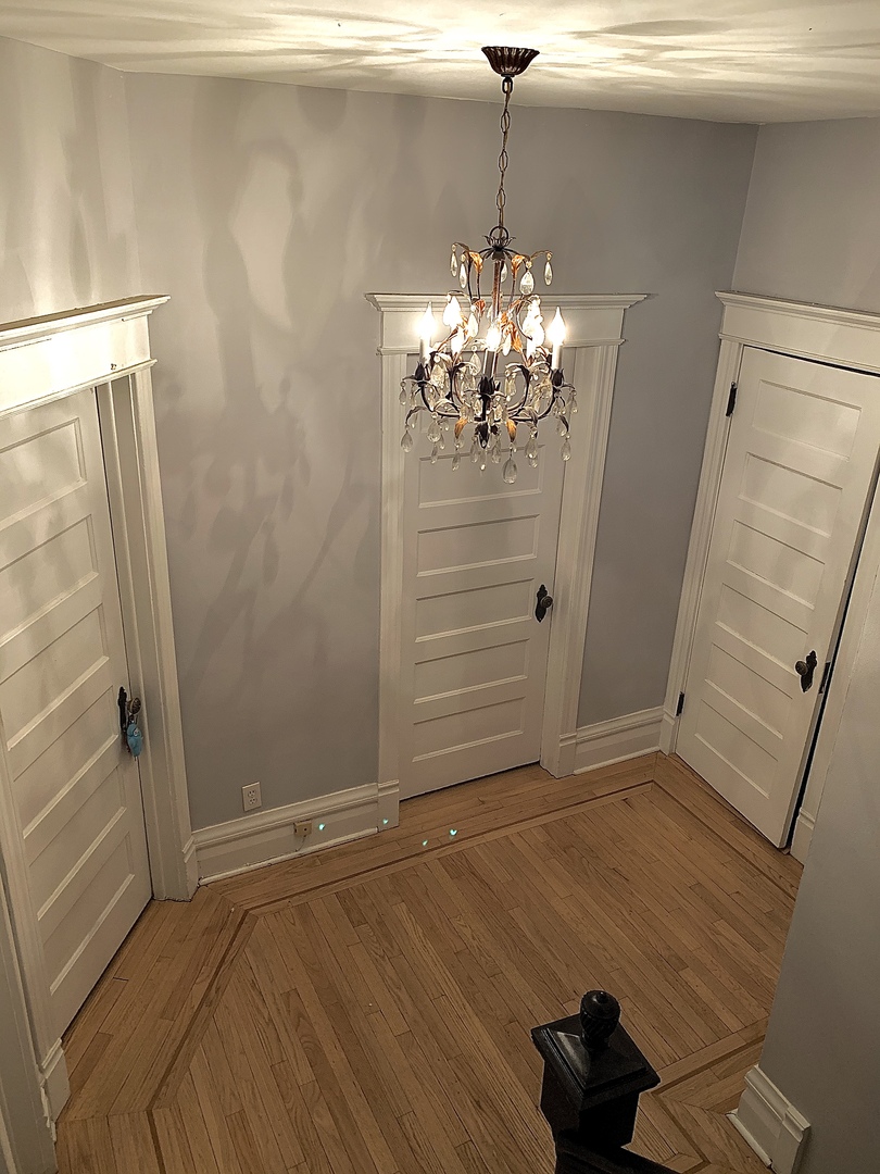 3823 N Alta Vista Terrace