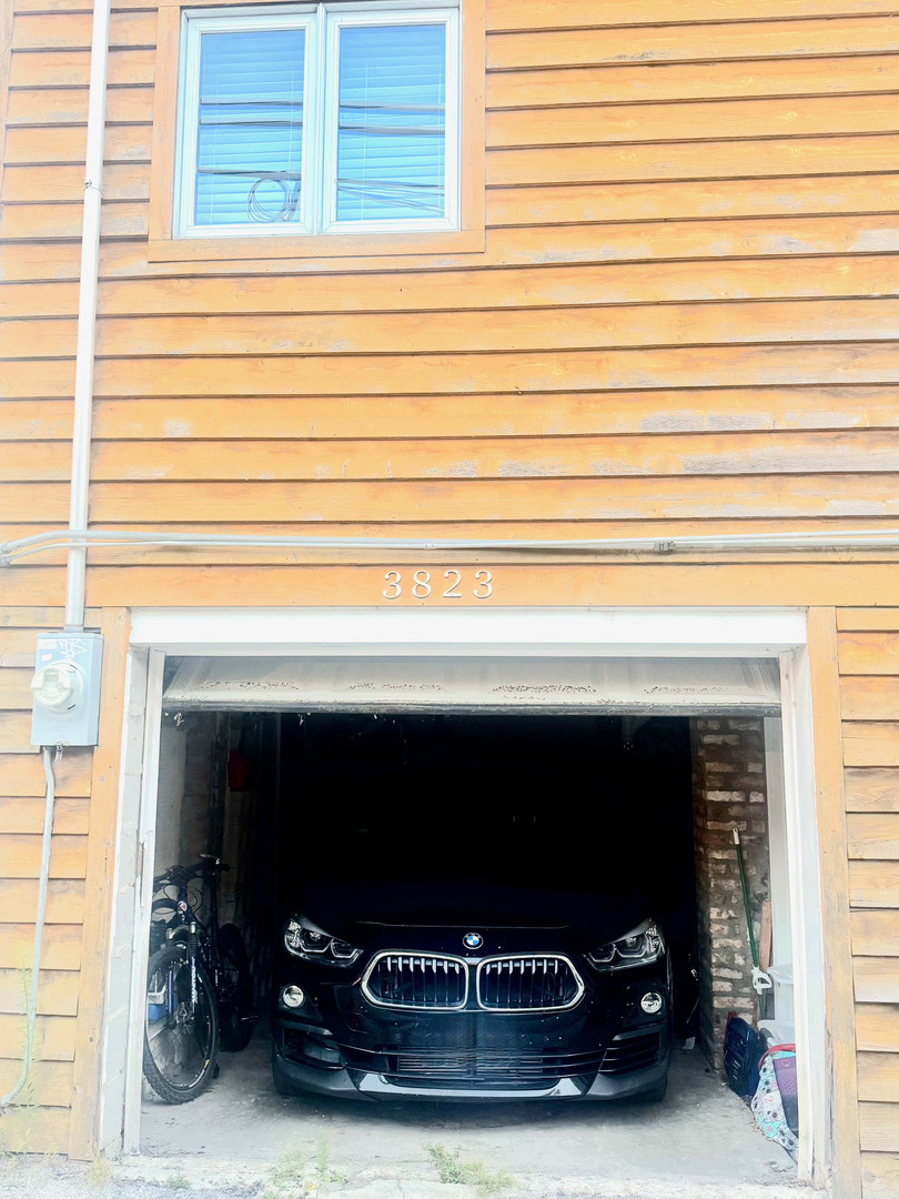 3823 N Alta Vista Terrace