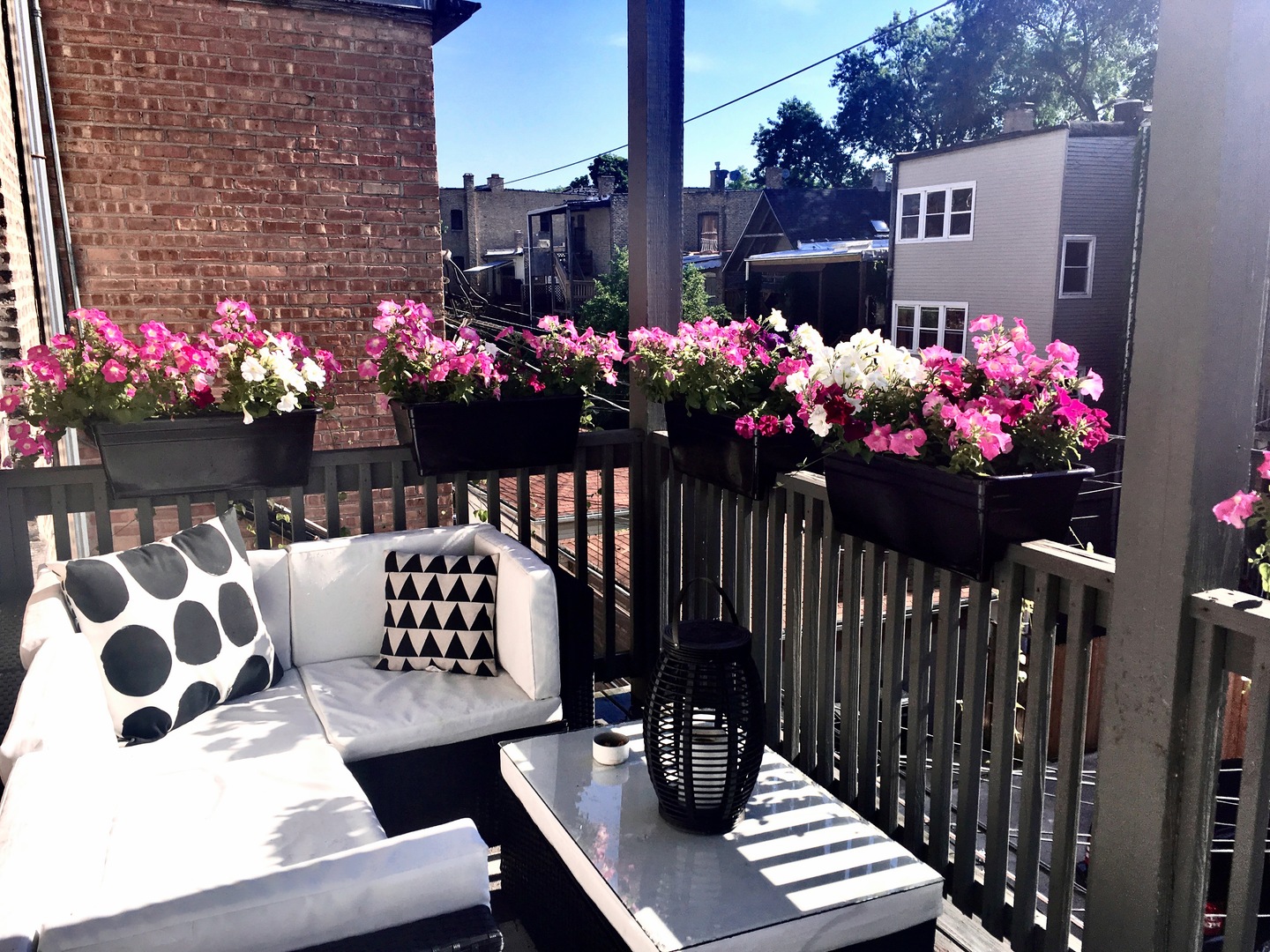 3823 N Alta Vista Terrace