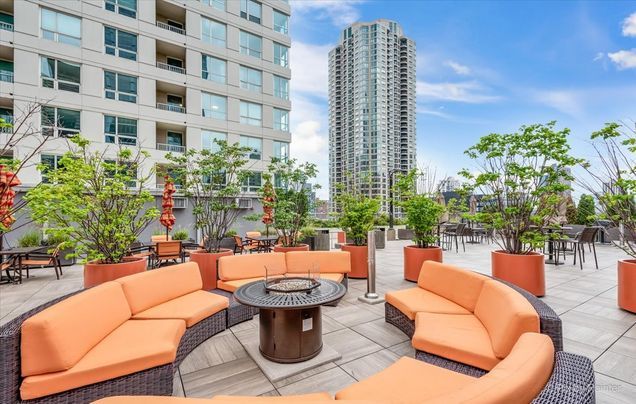 345 N LaSalle Street Unit: 1505