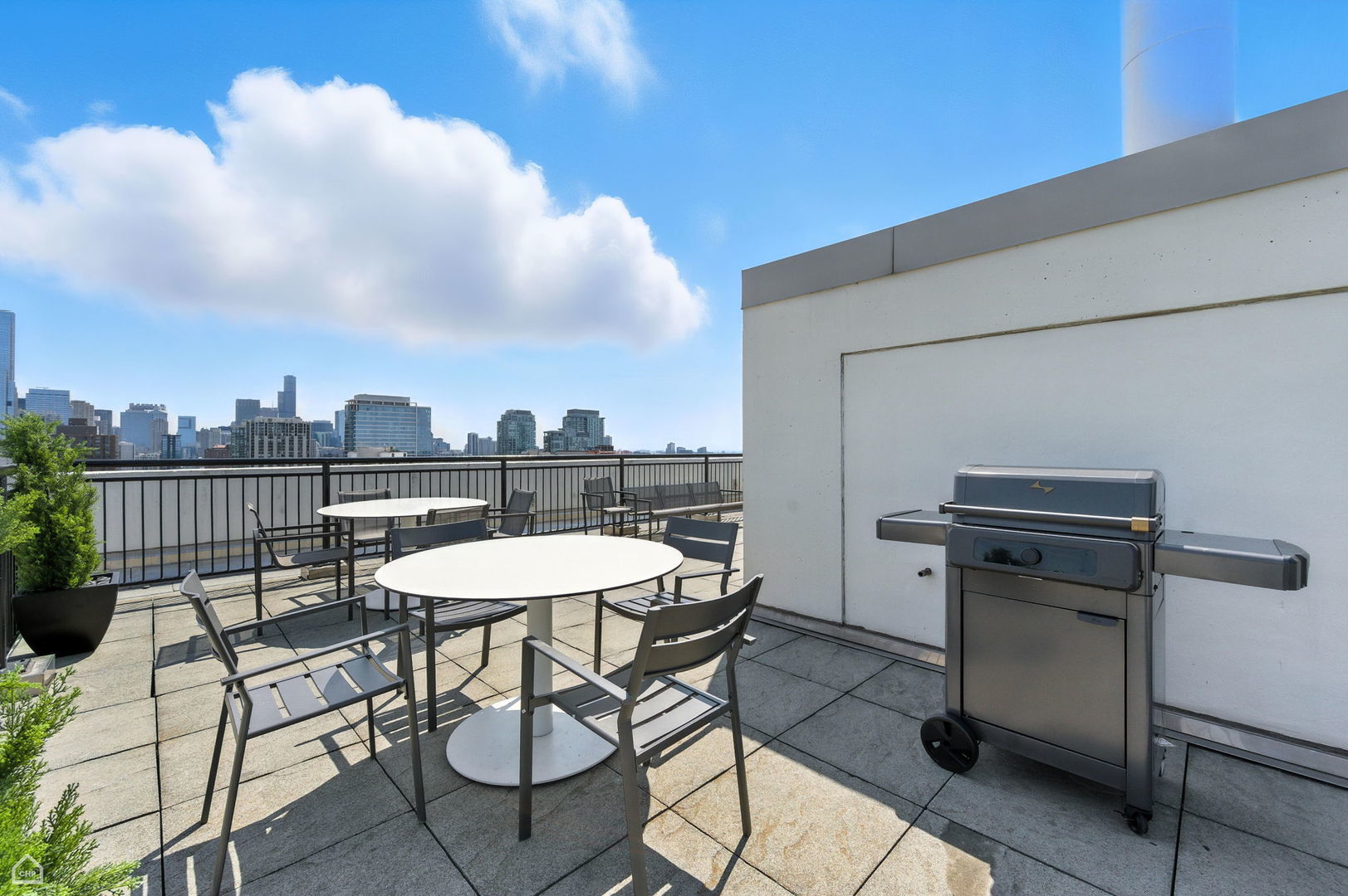 88 W Schiller Street Unit: 2808L