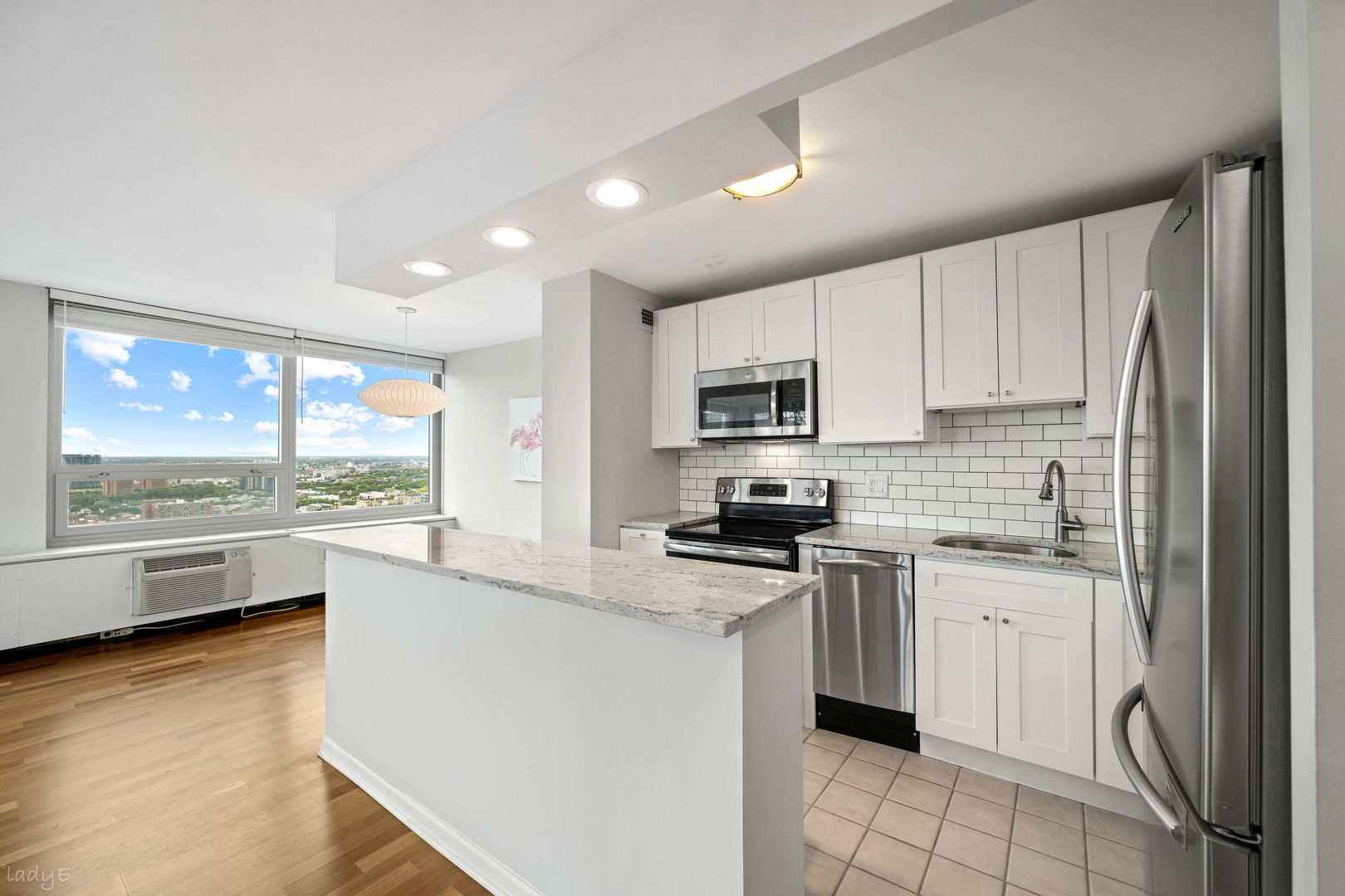88 W Schiller Street Unit: 2808L