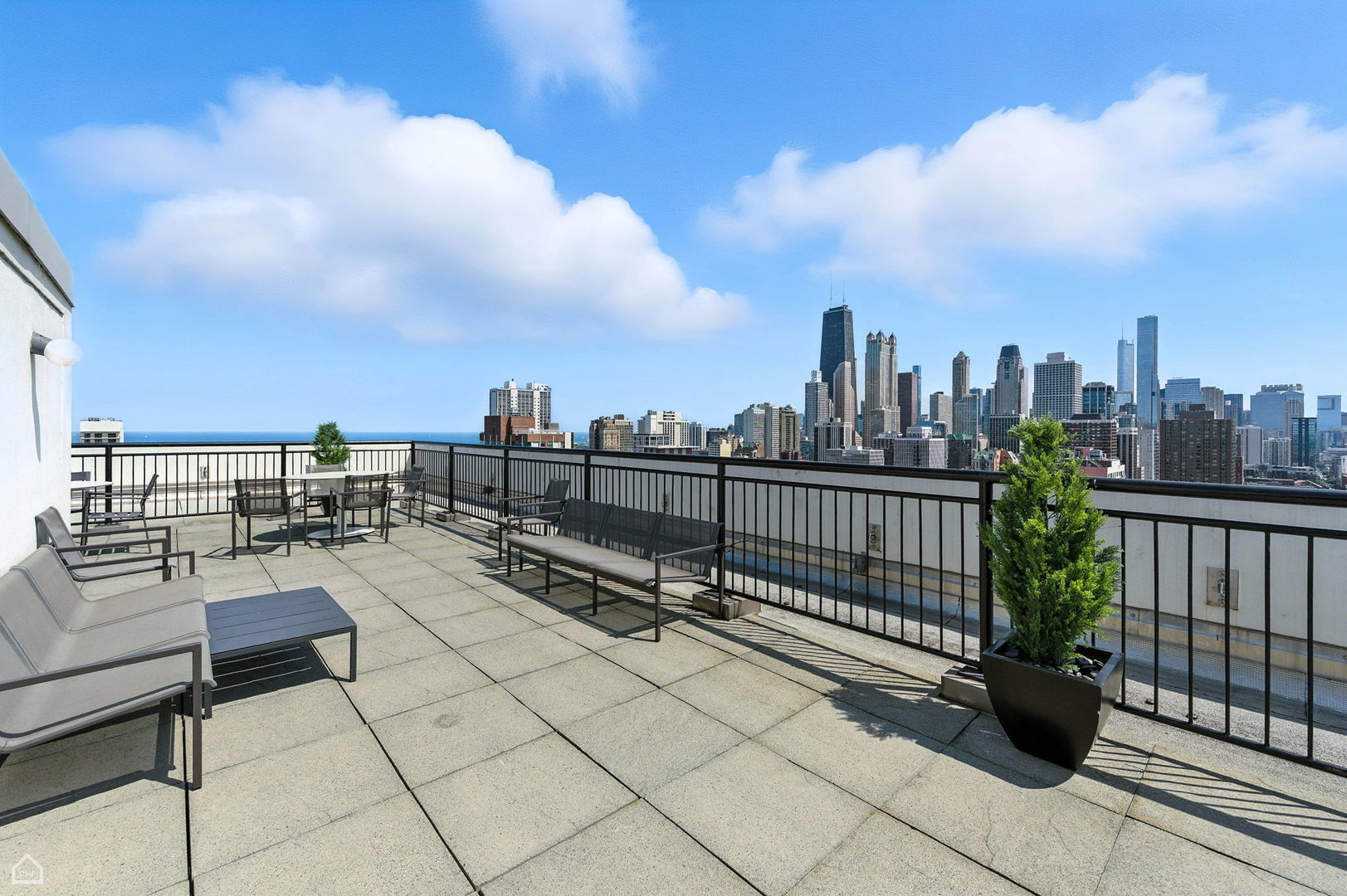 88 W Schiller Street Unit: 2808L