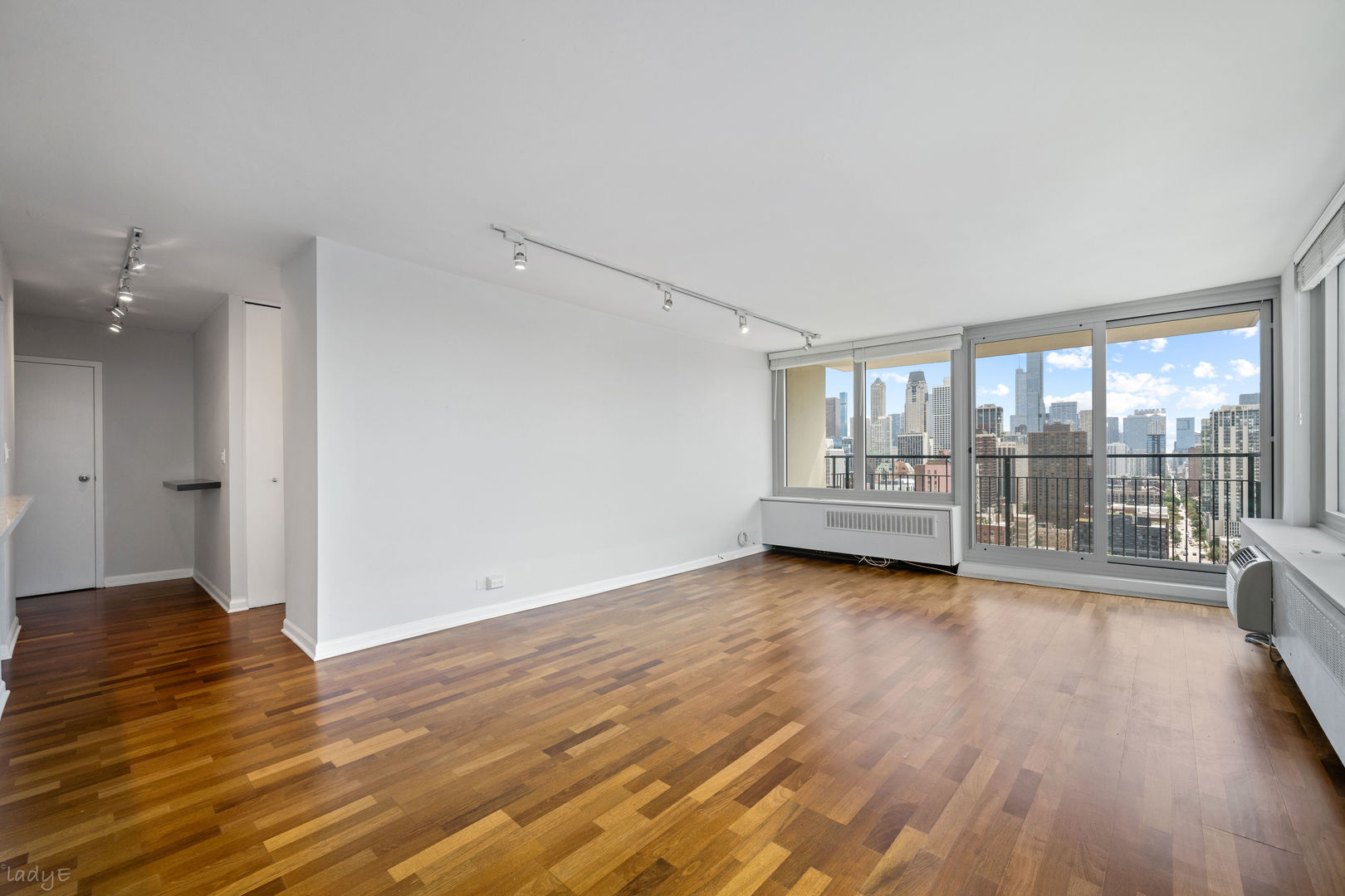 88 W Schiller Street Unit: 2808L
