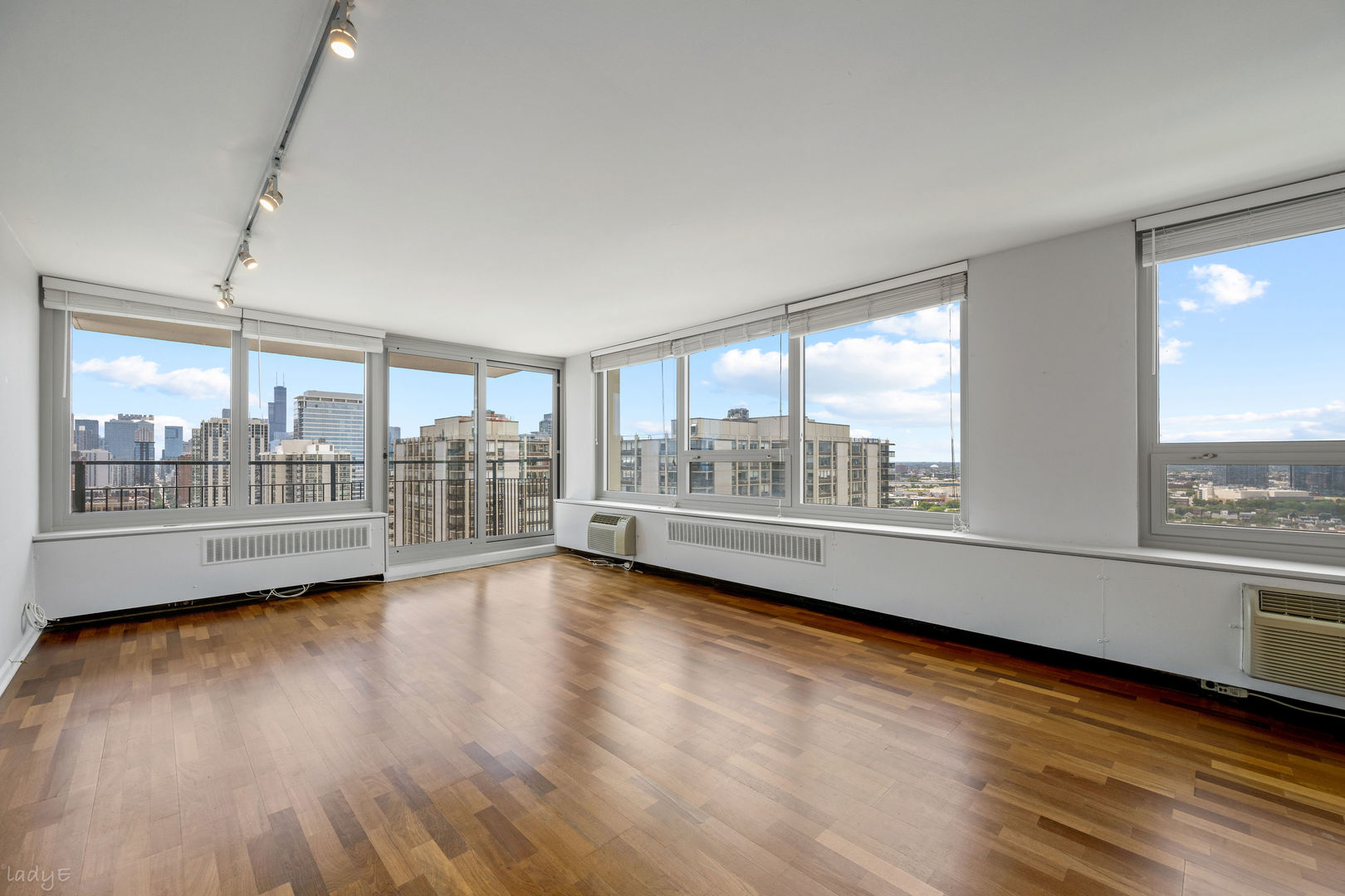 88 W Schiller Street Unit: 2808L