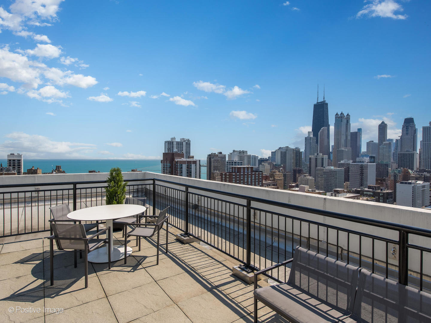 88 W Schiller Street Unit: 2808L