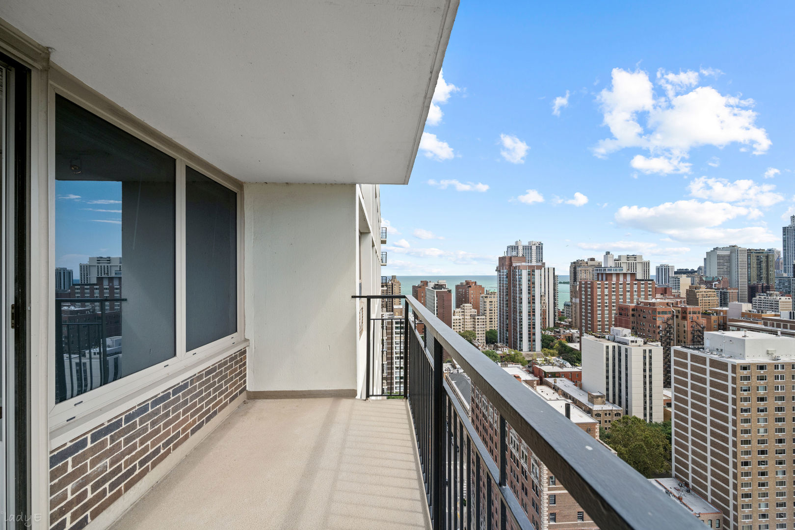 88 W Schiller Street Unit: 2808L