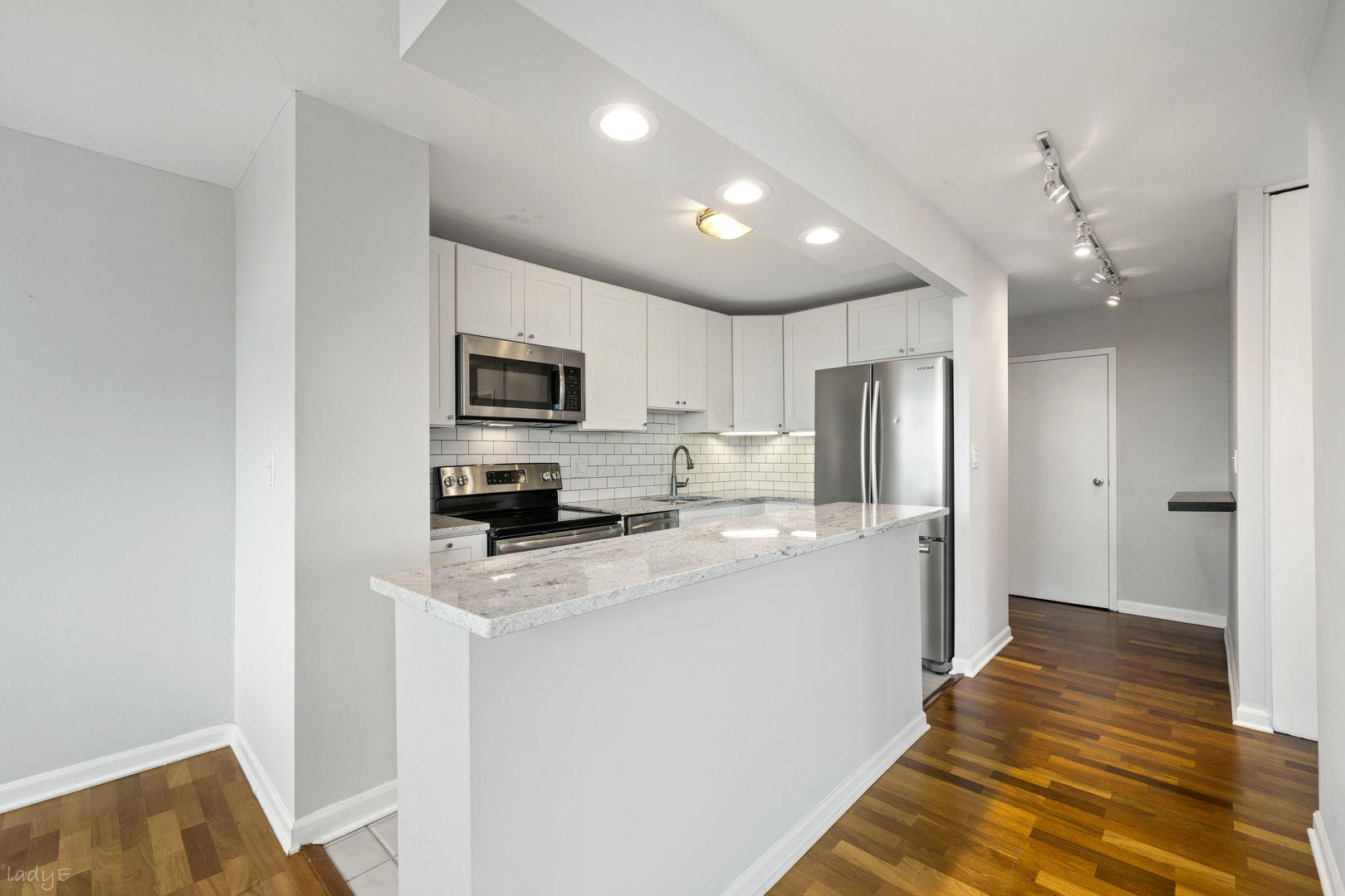 88 W Schiller Street Unit: 2808L