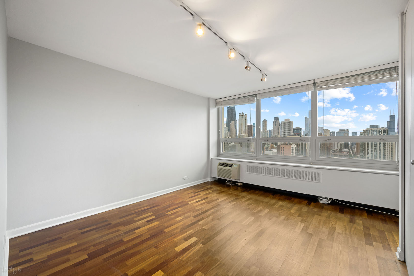 88 W Schiller Street Unit: 2808L