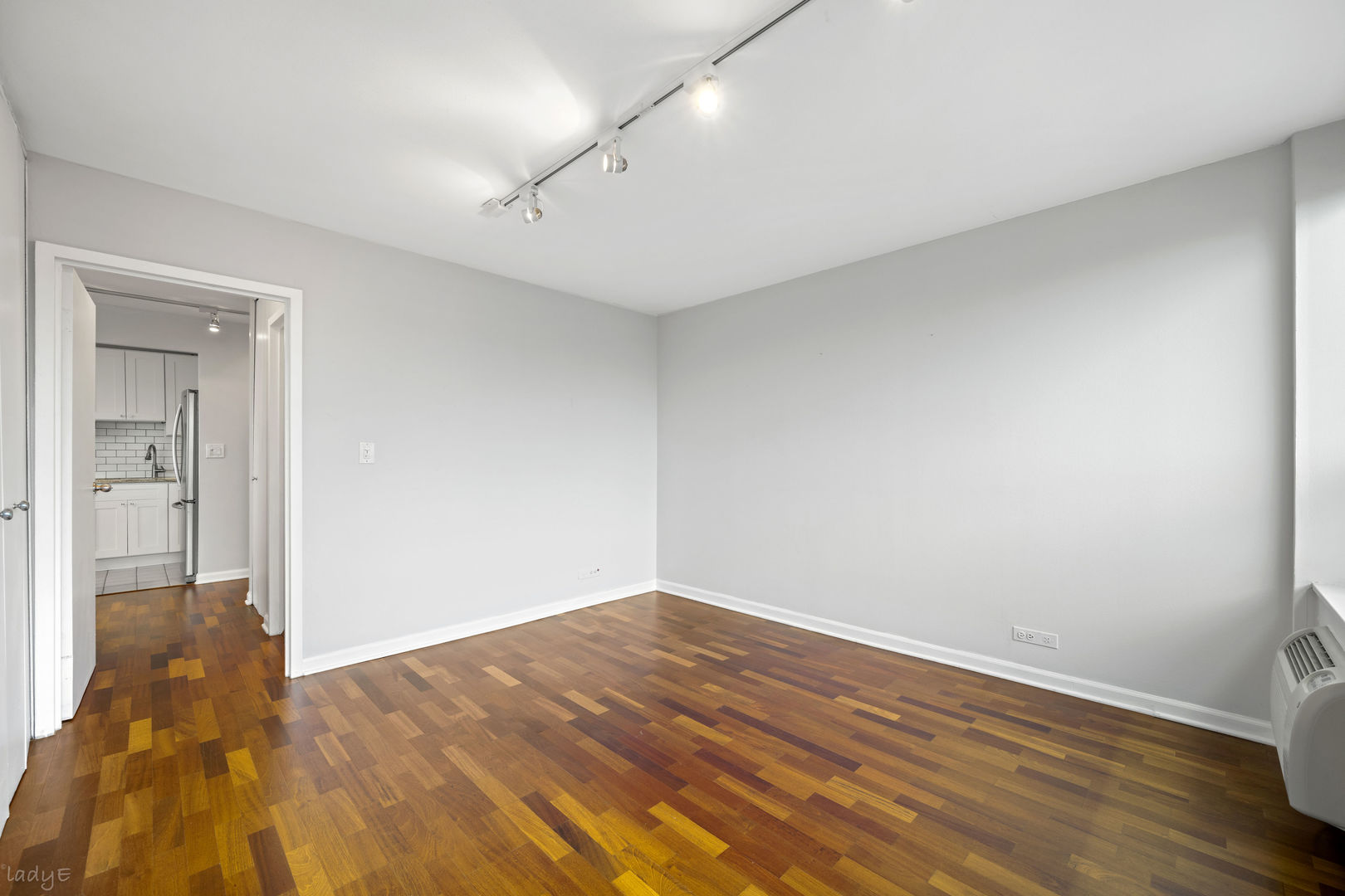 88 W Schiller Street Unit: 2808L