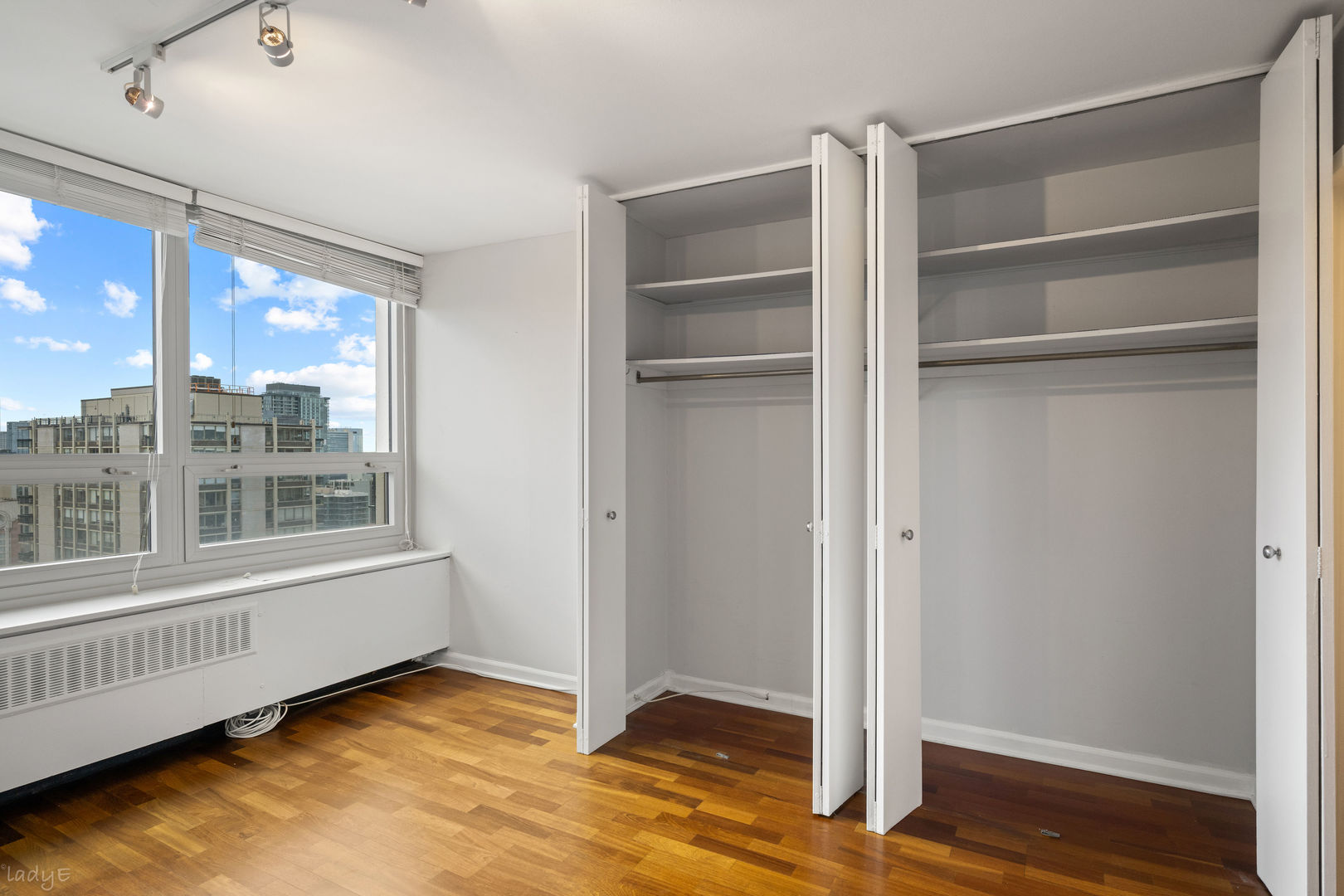 88 W Schiller Street Unit: 2808L