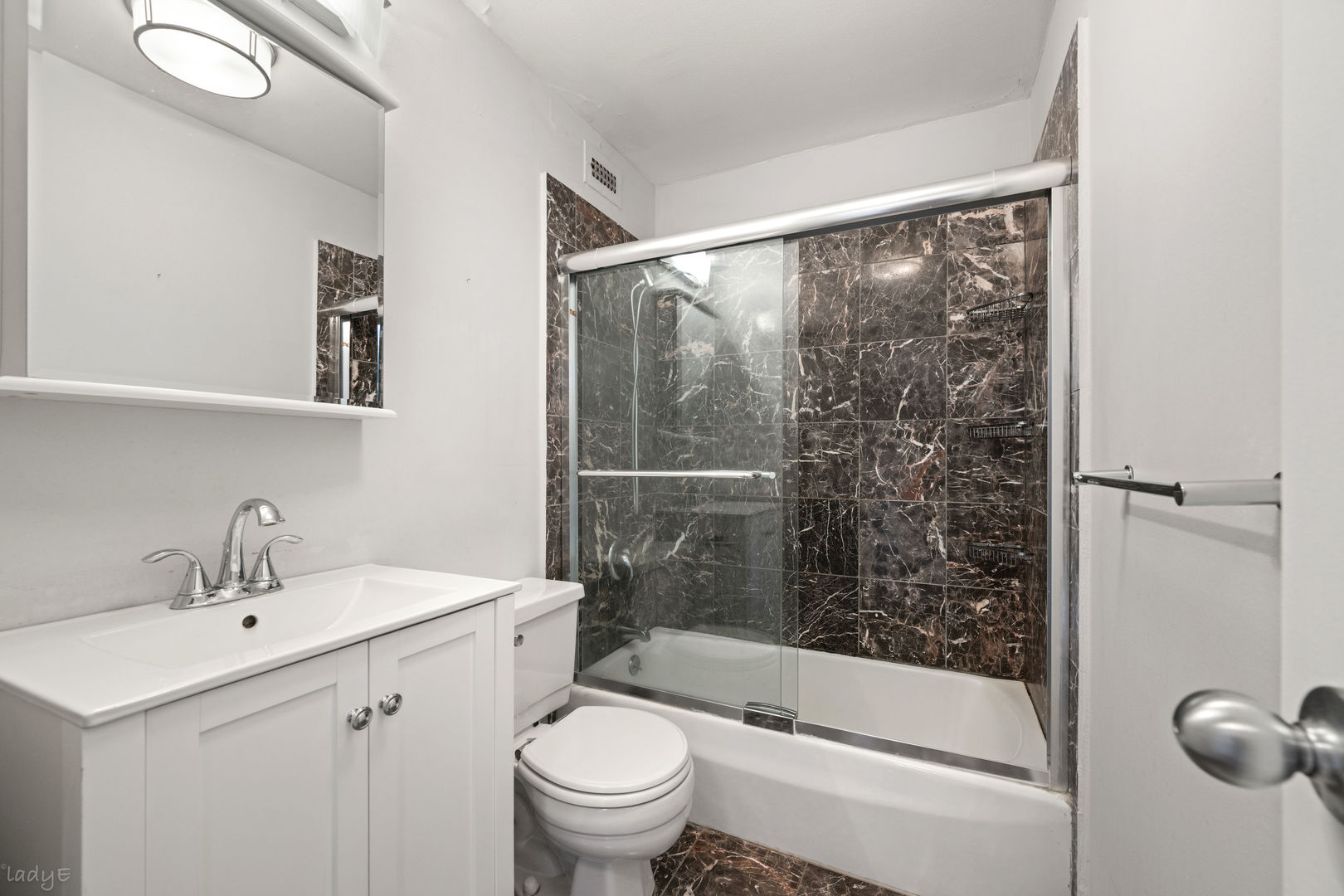 88 W Schiller Street Unit: 2808L