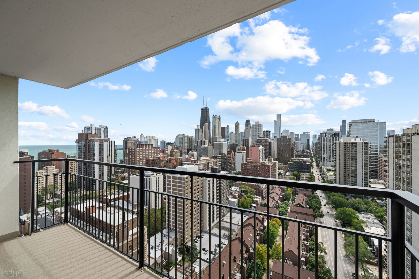 88 W Schiller Street Unit: 2808L