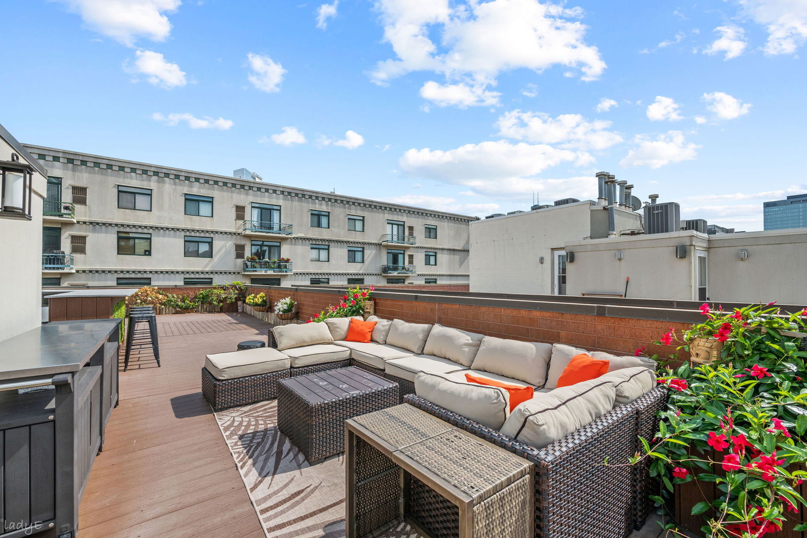 679 N PEORIA Street Unit: 4S