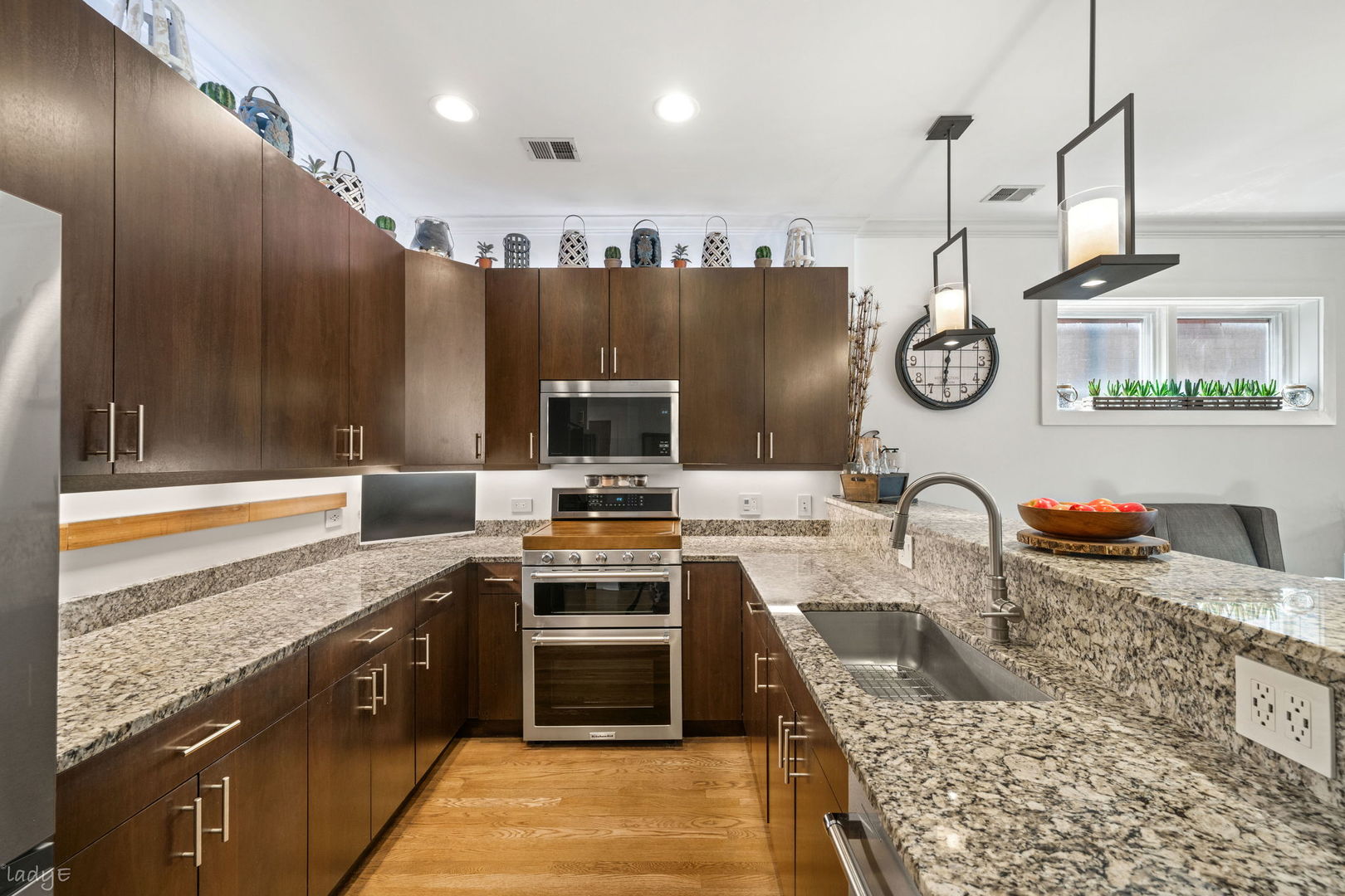 679 N PEORIA Street Unit: 4S